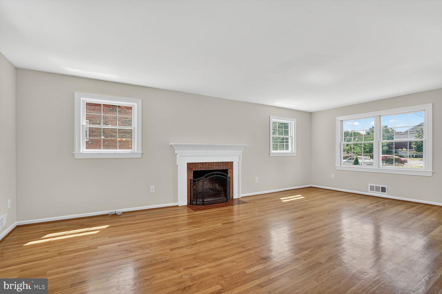 8303 FORT HUNT RD, ALEXANDRIA, Virginia 22308, 4 Bedrooms Bedrooms, ,2 BathroomsBathrooms,Residential,For sale,8303 FORT HUNT RD,VAFX2261398 MLS # VAFX2261398