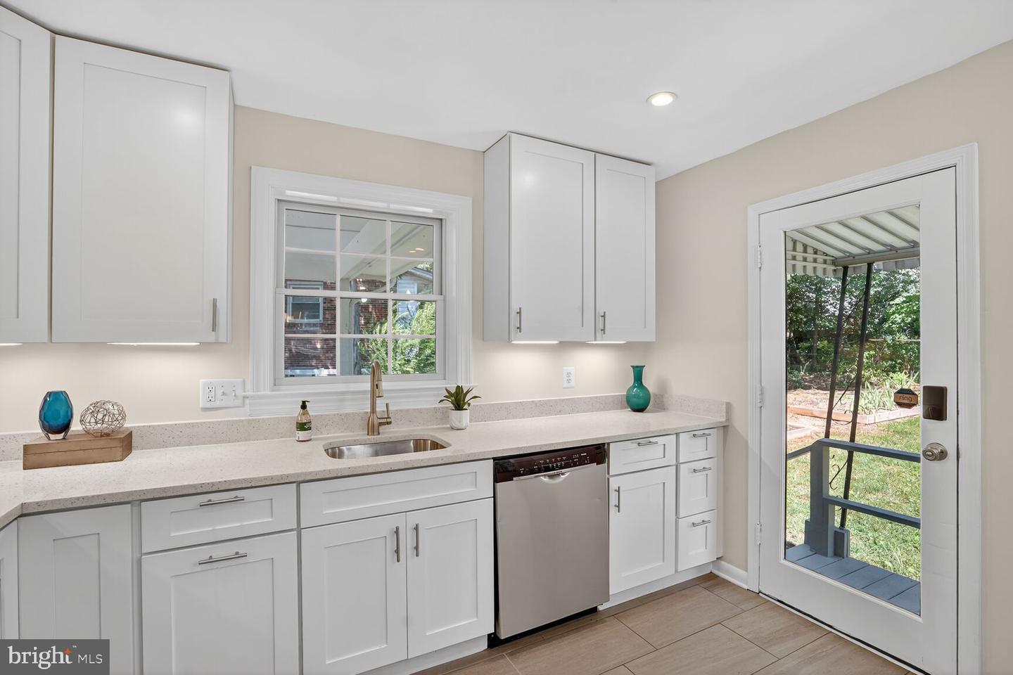 8303 FORT HUNT RD, ALEXANDRIA, Virginia 22308, 4 Bedrooms Bedrooms, ,2 BathroomsBathrooms,Residential,For sale,8303 FORT HUNT RD,VAFX2261398 MLS # VAFX2261398