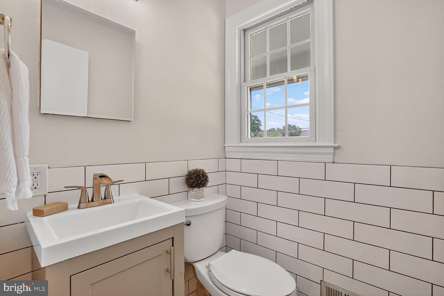 8303 FORT HUNT RD, ALEXANDRIA, Virginia 22308, 4 Bedrooms Bedrooms, ,2 BathroomsBathrooms,Residential,For sale,8303 FORT HUNT RD,VAFX2261398 MLS # VAFX2261398