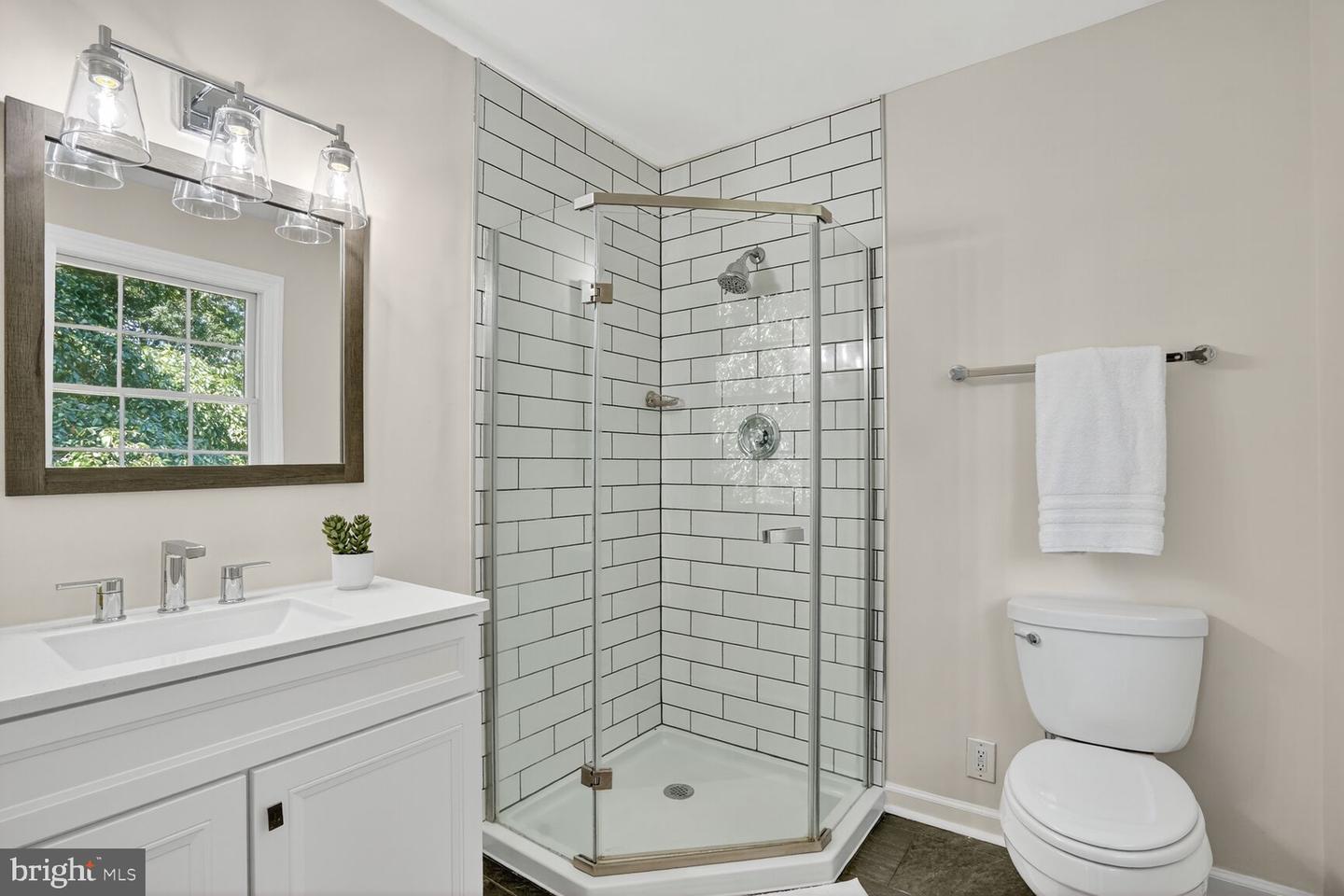 8303 FORT HUNT RD, ALEXANDRIA, Virginia 22308, 4 Bedrooms Bedrooms, ,2 BathroomsBathrooms,Residential,For sale,8303 FORT HUNT RD,VAFX2261398 MLS # VAFX2261398