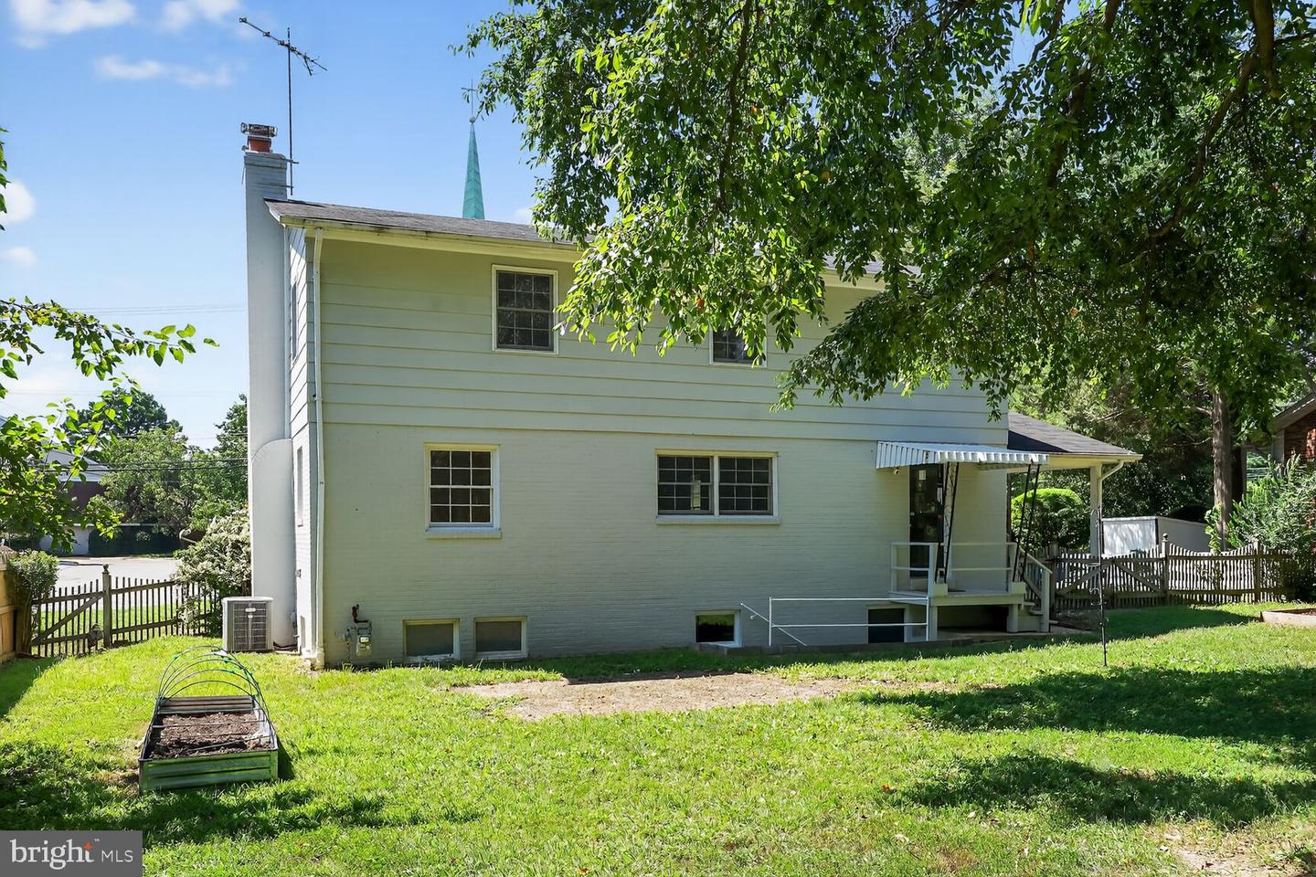 8303 FORT HUNT RD, ALEXANDRIA, Virginia 22308, 4 Bedrooms Bedrooms, ,2 BathroomsBathrooms,Residential,For sale,8303 FORT HUNT RD,VAFX2261398 MLS # VAFX2261398