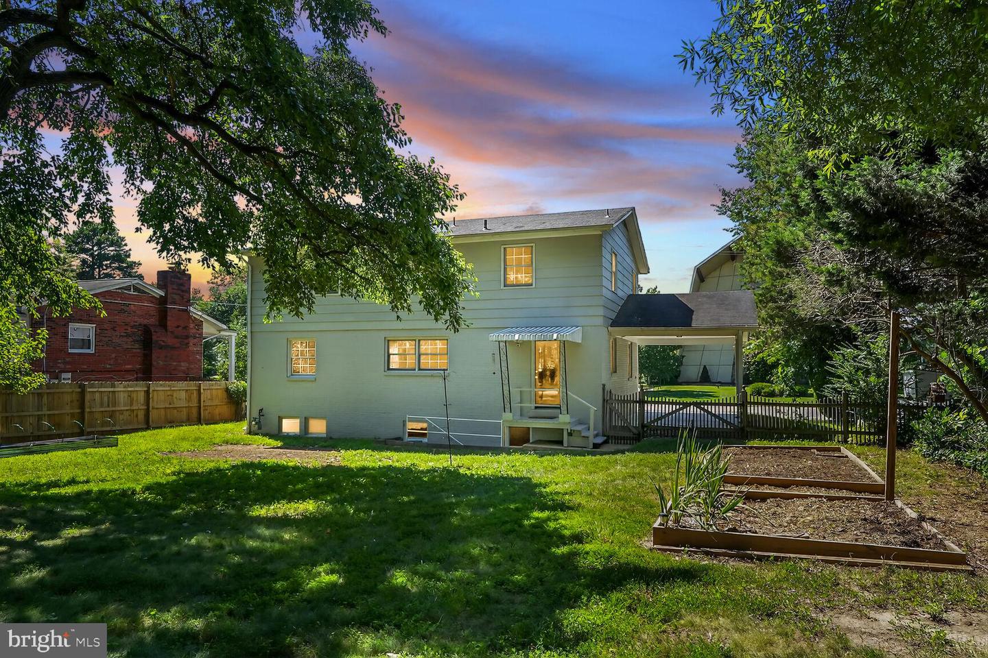 8303 FORT HUNT RD, ALEXANDRIA, Virginia 22308, 4 Bedrooms Bedrooms, ,2 BathroomsBathrooms,Residential,For sale,8303 FORT HUNT RD,VAFX2261398 MLS # VAFX2261398