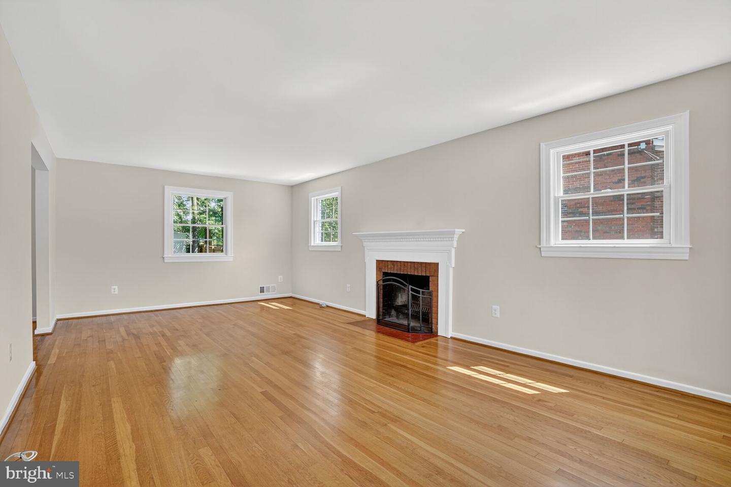 8303 FORT HUNT RD, ALEXANDRIA, Virginia 22308, 4 Bedrooms Bedrooms, ,2 BathroomsBathrooms,Residential,For sale,8303 FORT HUNT RD,VAFX2261398 MLS # VAFX2261398