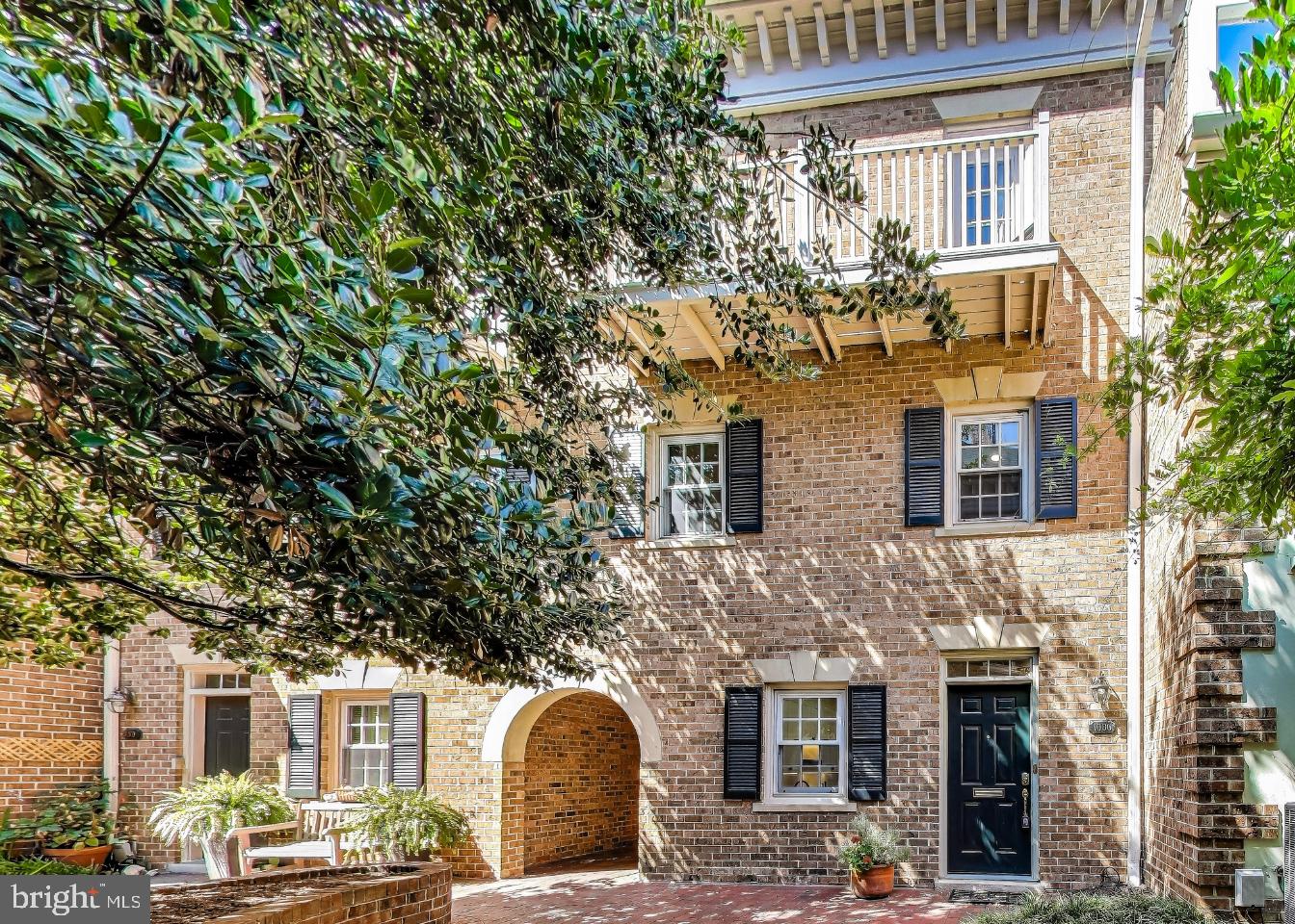 1000 N ROYAL ST, ALEXANDRIA, Virginia 22314, 3 Bedrooms Bedrooms, ,3 BathroomsBathrooms,Residential,For sale,1000 N ROYAL ST,VAAX2048638 MLS # VAAX2048638