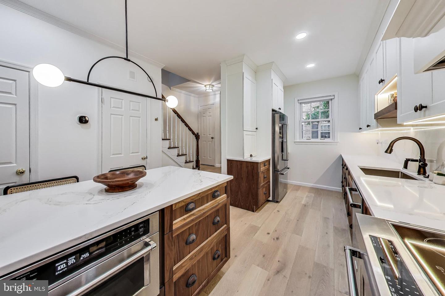 1000 N ROYAL ST, ALEXANDRIA, Virginia 22314, 3 Bedrooms Bedrooms, ,3 BathroomsBathrooms,Residential,For sale,1000 N ROYAL ST,VAAX2048638 MLS # VAAX2048638