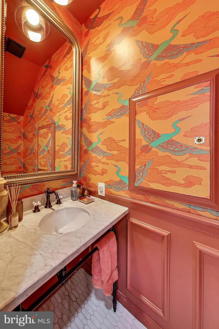 1000 N ROYAL ST, ALEXANDRIA, Virginia 22314, 3 Bedrooms Bedrooms, ,3 BathroomsBathrooms,Residential,For sale,1000 N ROYAL ST,VAAX2048638 MLS # VAAX2048638