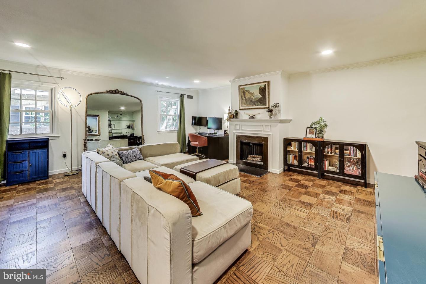 1000 N ROYAL ST, ALEXANDRIA, Virginia 22314, 3 Bedrooms Bedrooms, ,3 BathroomsBathrooms,Residential,For sale,1000 N ROYAL ST,VAAX2048638 MLS # VAAX2048638