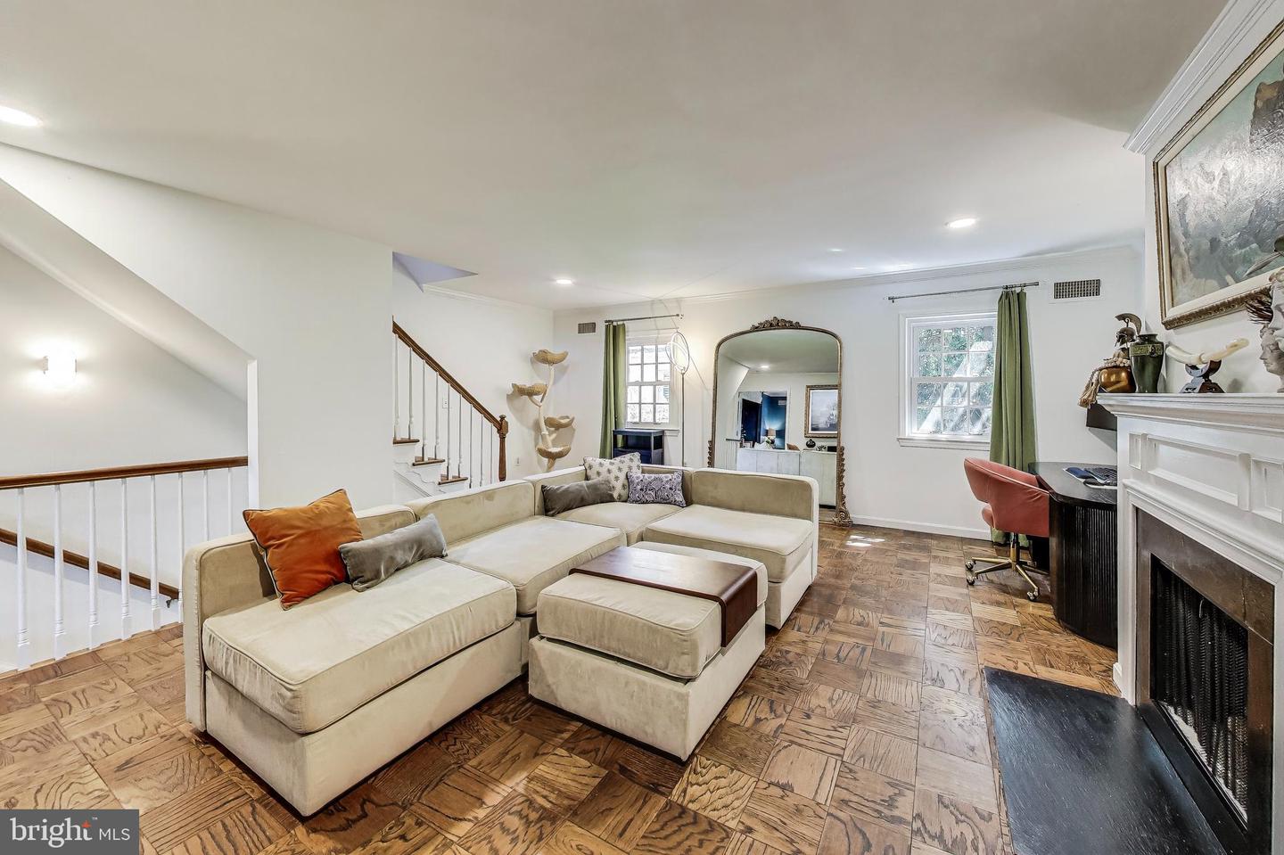 1000 N ROYAL ST, ALEXANDRIA, Virginia 22314, 3 Bedrooms Bedrooms, ,3 BathroomsBathrooms,Residential,For sale,1000 N ROYAL ST,VAAX2048638 MLS # VAAX2048638