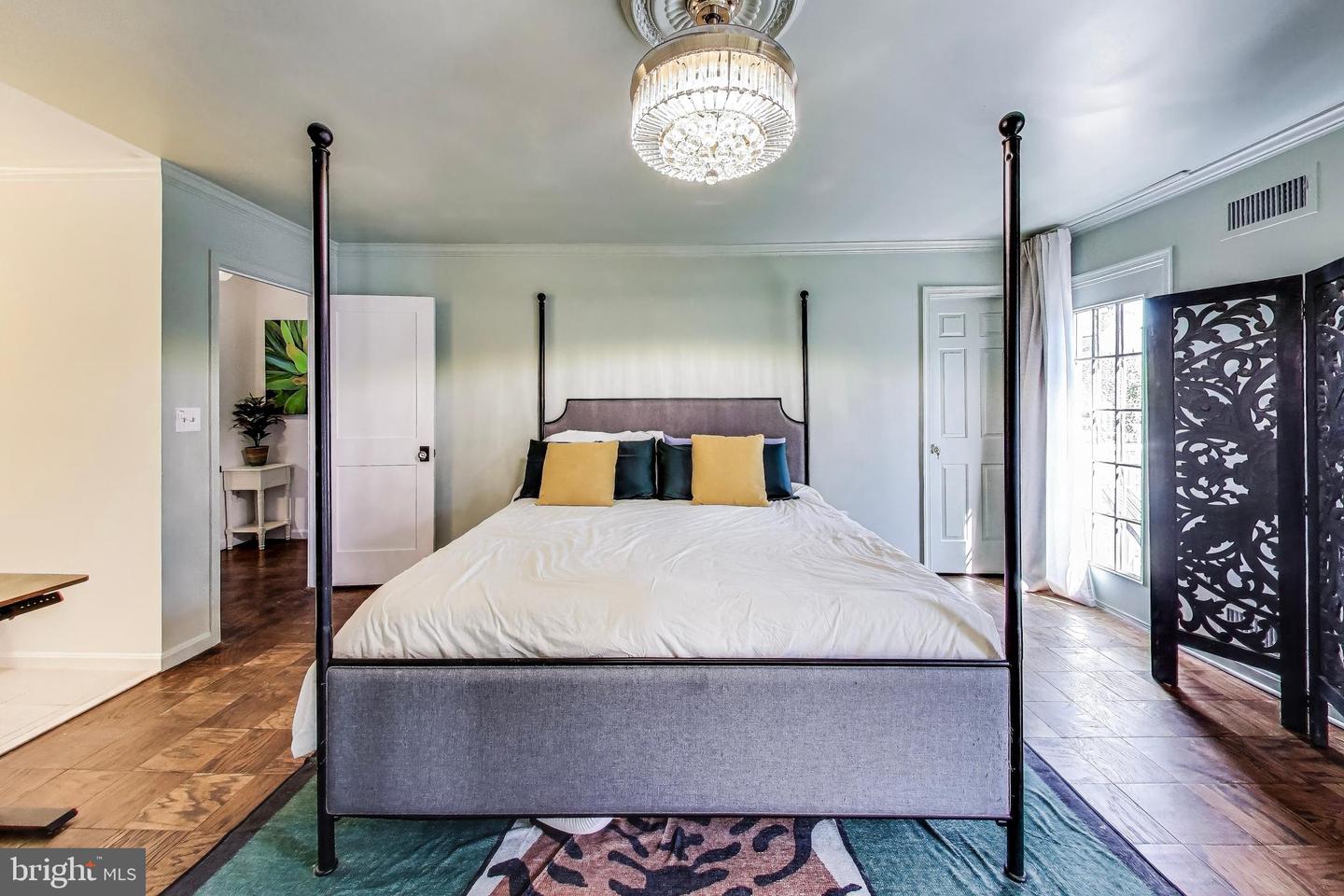 1000 N ROYAL ST, ALEXANDRIA, Virginia 22314, 3 Bedrooms Bedrooms, ,3 BathroomsBathrooms,Residential,For sale,1000 N ROYAL ST,VAAX2048638 MLS # VAAX2048638