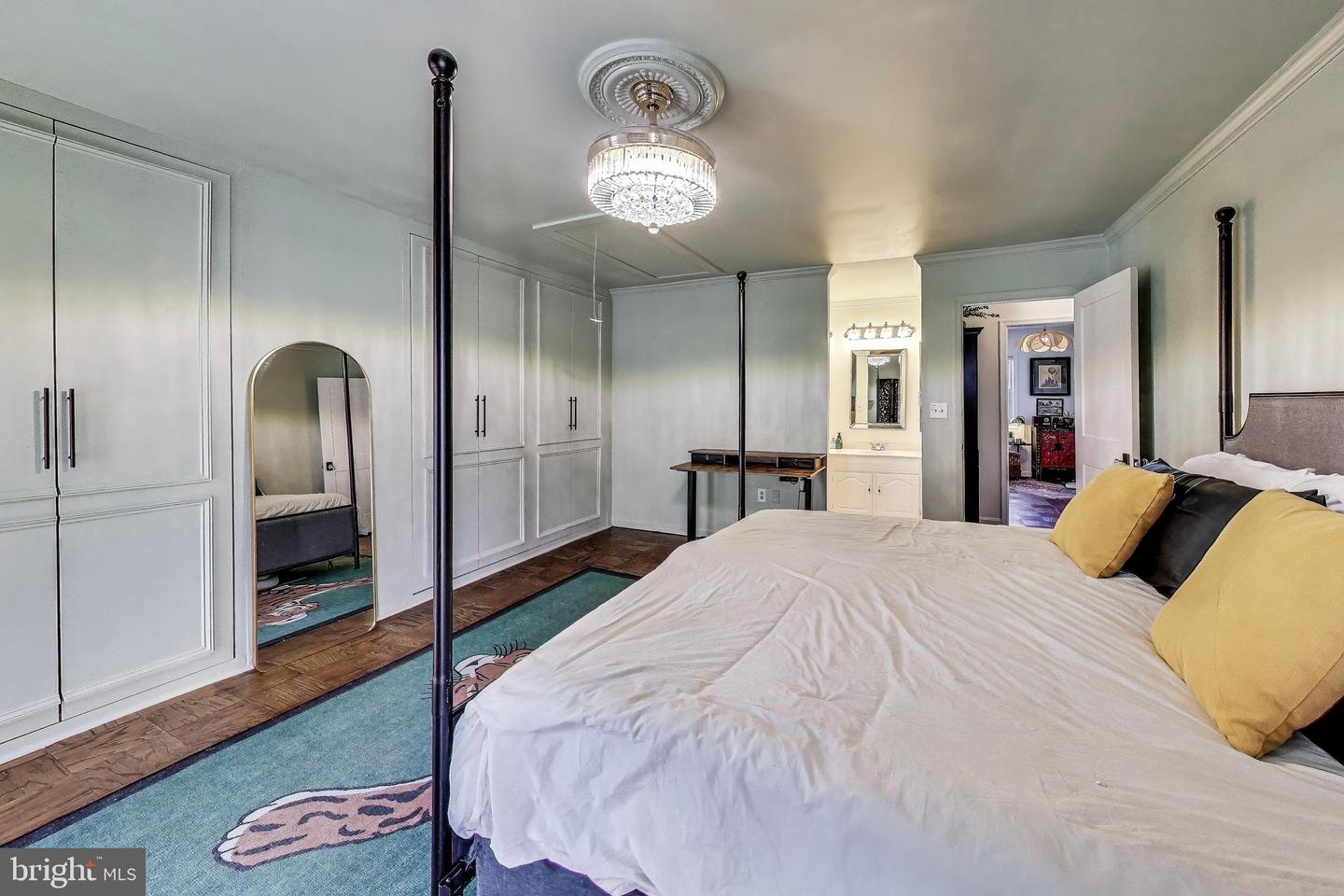 1000 N ROYAL ST, ALEXANDRIA, Virginia 22314, 3 Bedrooms Bedrooms, ,3 BathroomsBathrooms,Residential,For sale,1000 N ROYAL ST,VAAX2048638 MLS # VAAX2048638