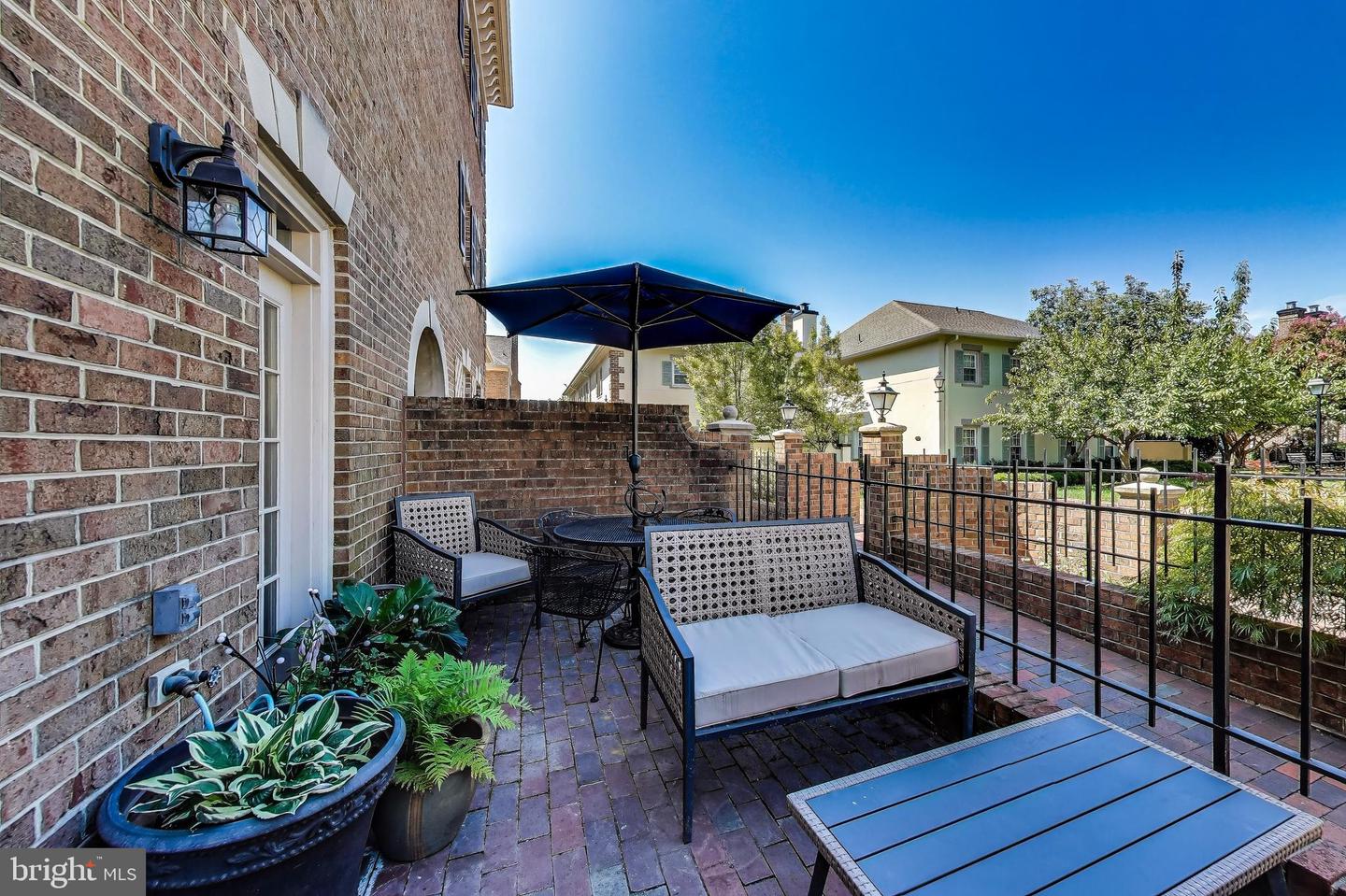 1000 N ROYAL ST, ALEXANDRIA, Virginia 22314, 3 Bedrooms Bedrooms, ,3 BathroomsBathrooms,Residential,For sale,1000 N ROYAL ST,VAAX2048638 MLS # VAAX2048638
