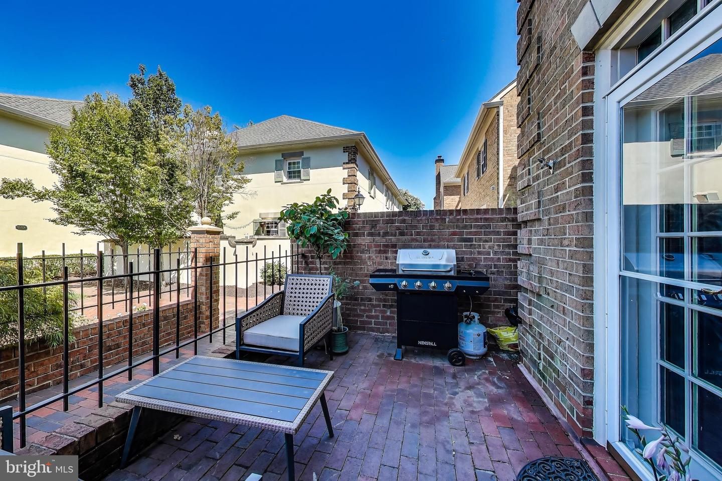 1000 N ROYAL ST, ALEXANDRIA, Virginia 22314, 3 Bedrooms Bedrooms, ,3 BathroomsBathrooms,Residential,For sale,1000 N ROYAL ST,VAAX2048638 MLS # VAAX2048638