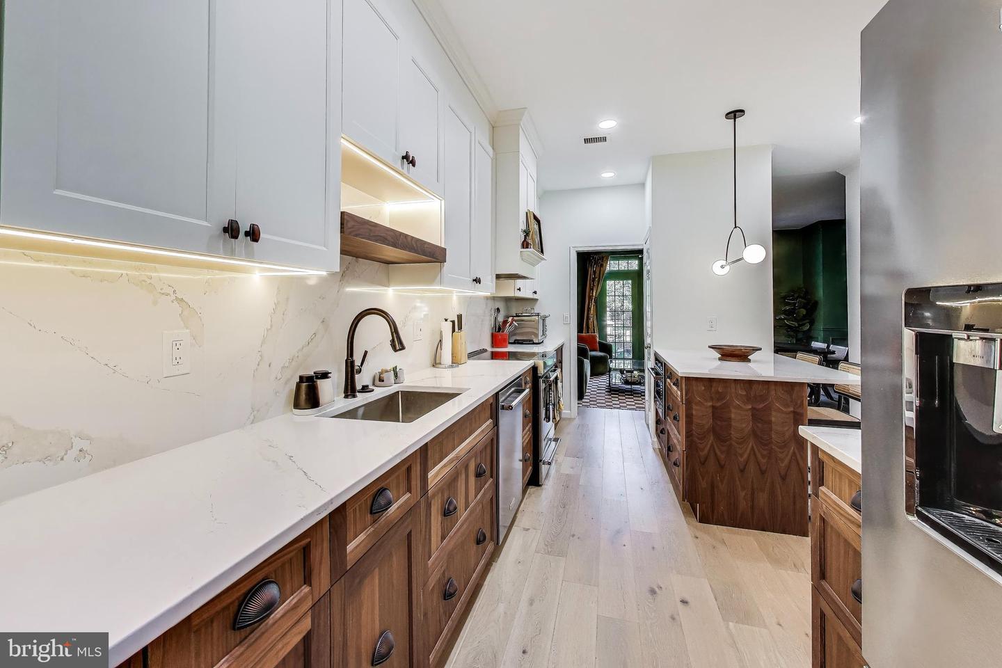 1000 N ROYAL ST, ALEXANDRIA, Virginia 22314, 3 Bedrooms Bedrooms, ,3 BathroomsBathrooms,Residential,For sale,1000 N ROYAL ST,VAAX2048638 MLS # VAAX2048638