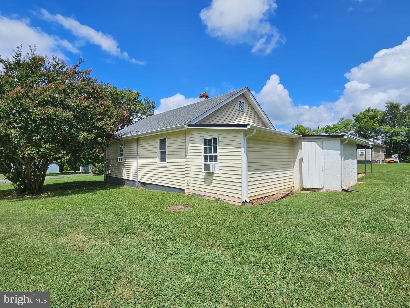 89 CONNER ST, DILLWYN, Virginia 23936, 2 Bedrooms Bedrooms, 4 Rooms Rooms,1 BathroomBathrooms,Residential,For sale,89 CONNER ST,VABH2000208 MLS # VABH2000208