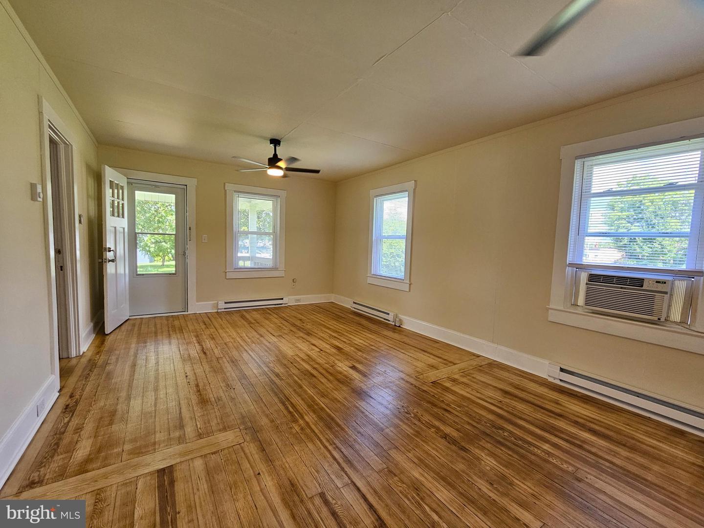 89 CONNER ST, DILLWYN, Virginia 23936, 2 Bedrooms Bedrooms, 4 Rooms Rooms,1 BathroomBathrooms,Residential,For sale,89 CONNER ST,VABH2000208 MLS # VABH2000208