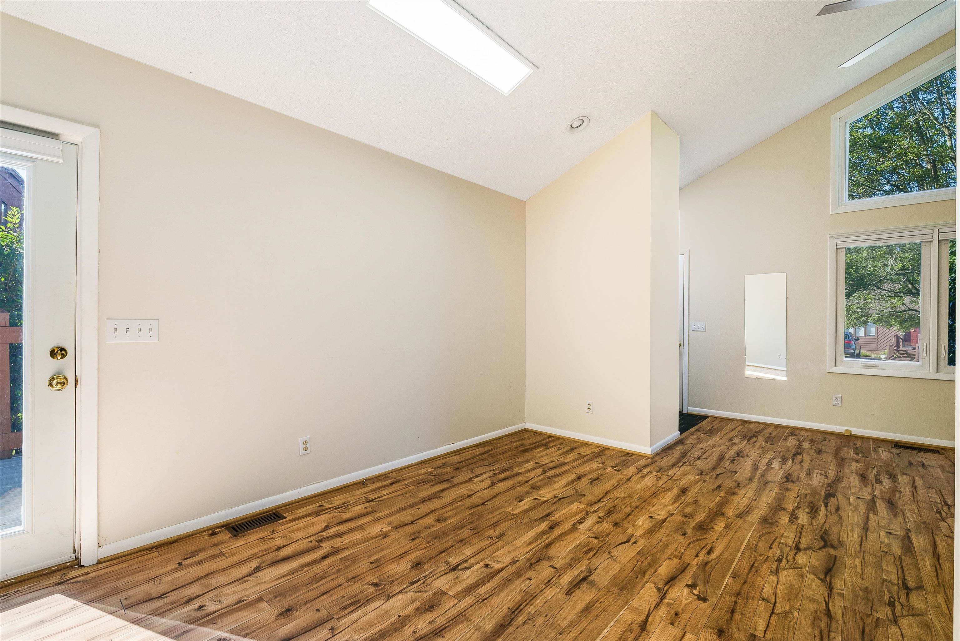 1063 ROSEDALE DR, ROCKINGHAM, Virginia 22801, 2 Bedrooms Bedrooms, ,1 BathroomBathrooms,Residential,1063 ROSEDALE DR,667964 MLS # 667964