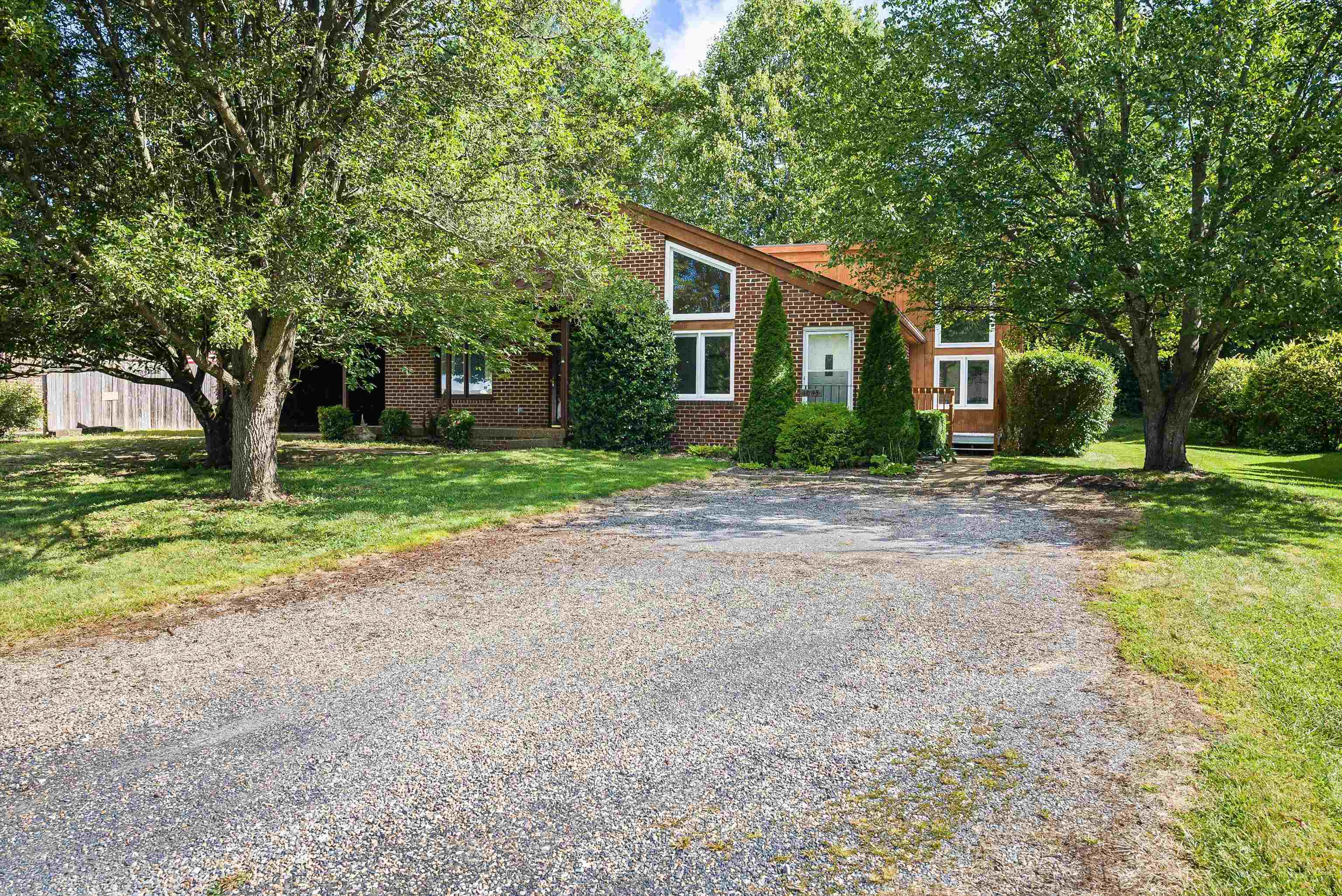 1063 ROSEDALE DR, ROCKINGHAM, Virginia 22801, 2 Bedrooms Bedrooms, ,1 BathroomBathrooms,Residential,1063 ROSEDALE DR,667964 MLS # 667964