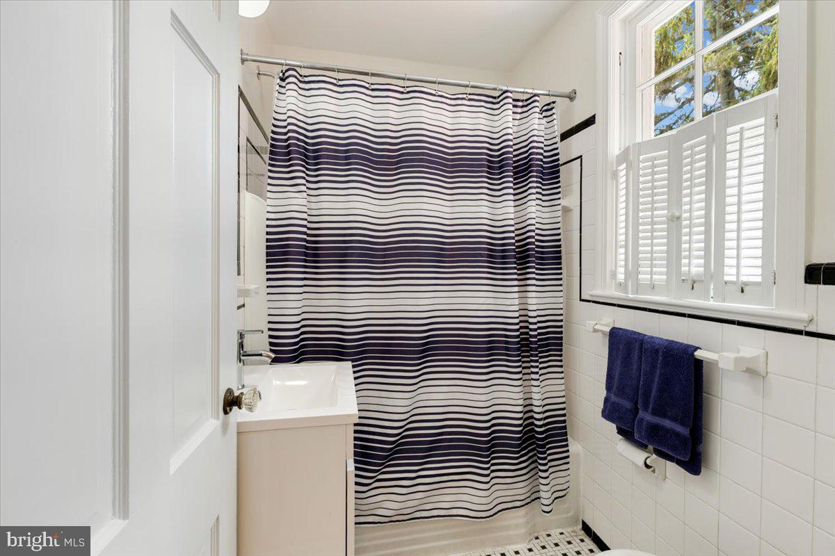 4501 WESTERN AVE NW, WASHINGTON, District Of Columbia 20016, 4 Bedrooms Bedrooms, ,3 BathroomsBathrooms,Residential,For sale,4501 WESTERN AVE NW,DCDC2215510 MLS # DCDC2215510