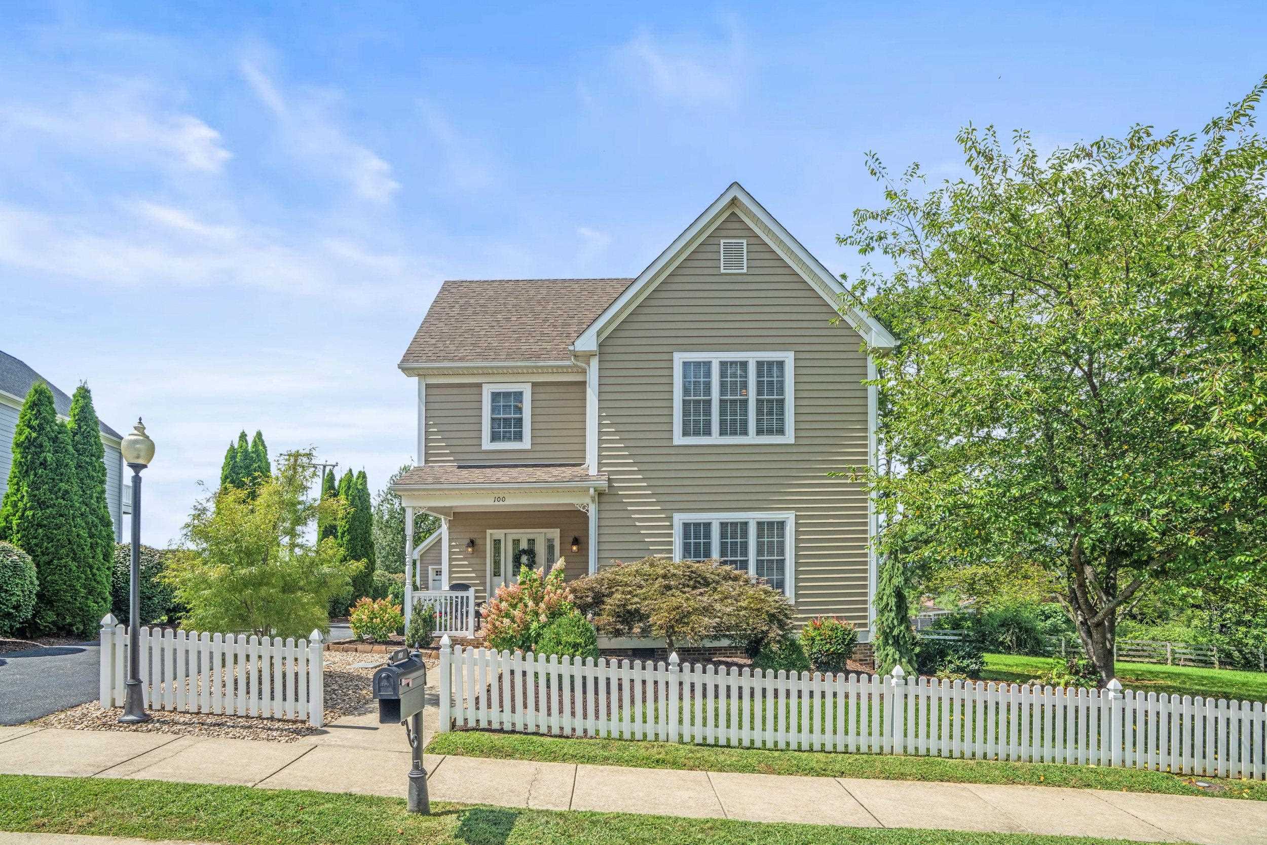 100 BELL CREEK DR, STAUNTON, Virginia 24401, 3 Bedrooms Bedrooms, ,2 BathroomsBathrooms,Residential,100 BELL CREEK DR,667966 MLS # 667966