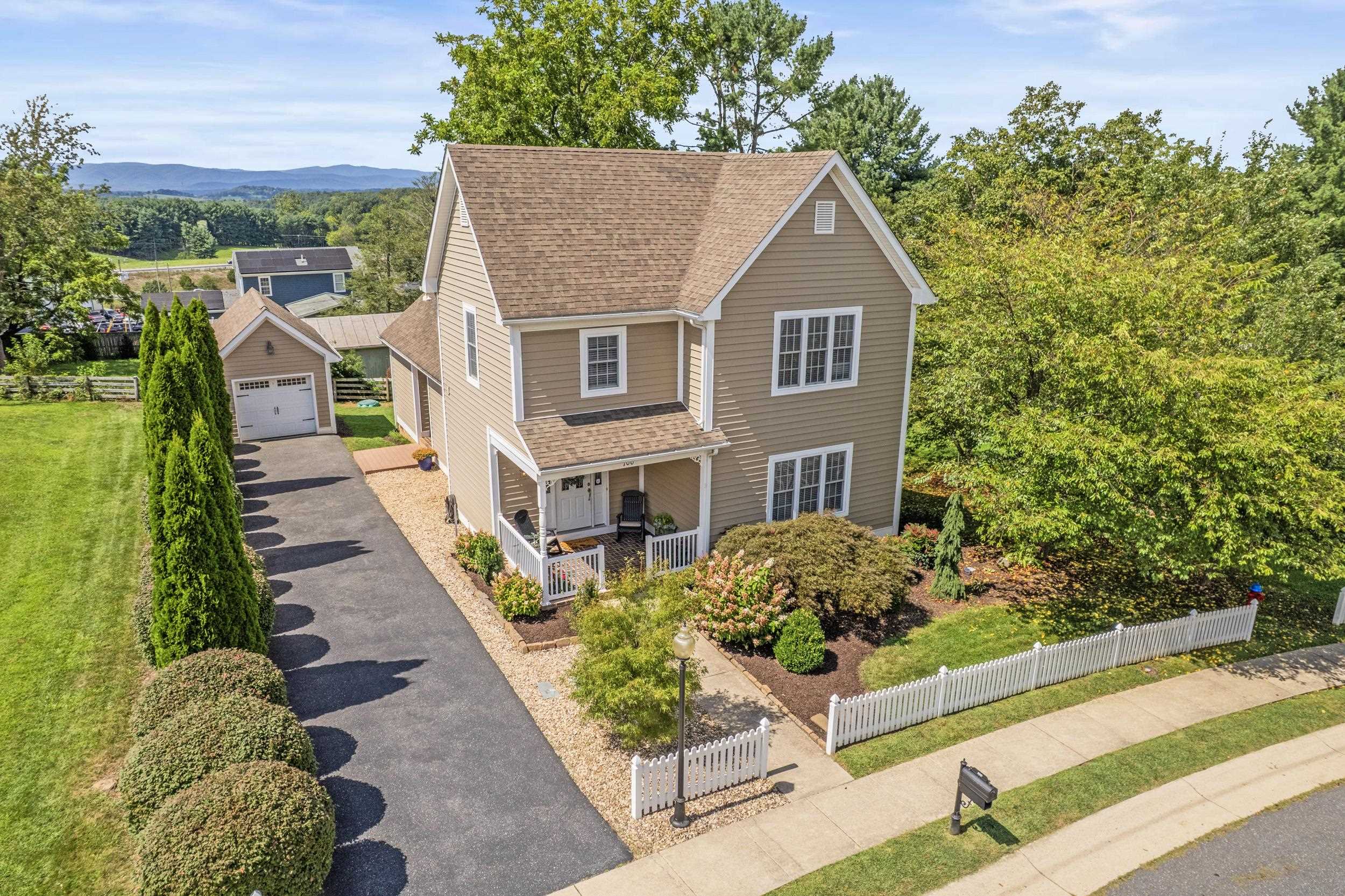 100 BELL CREEK DR, STAUNTON, Virginia 24401, 3 Bedrooms Bedrooms, ,2 BathroomsBathrooms,Residential,100 BELL CREEK DR,667966 MLS # 667966