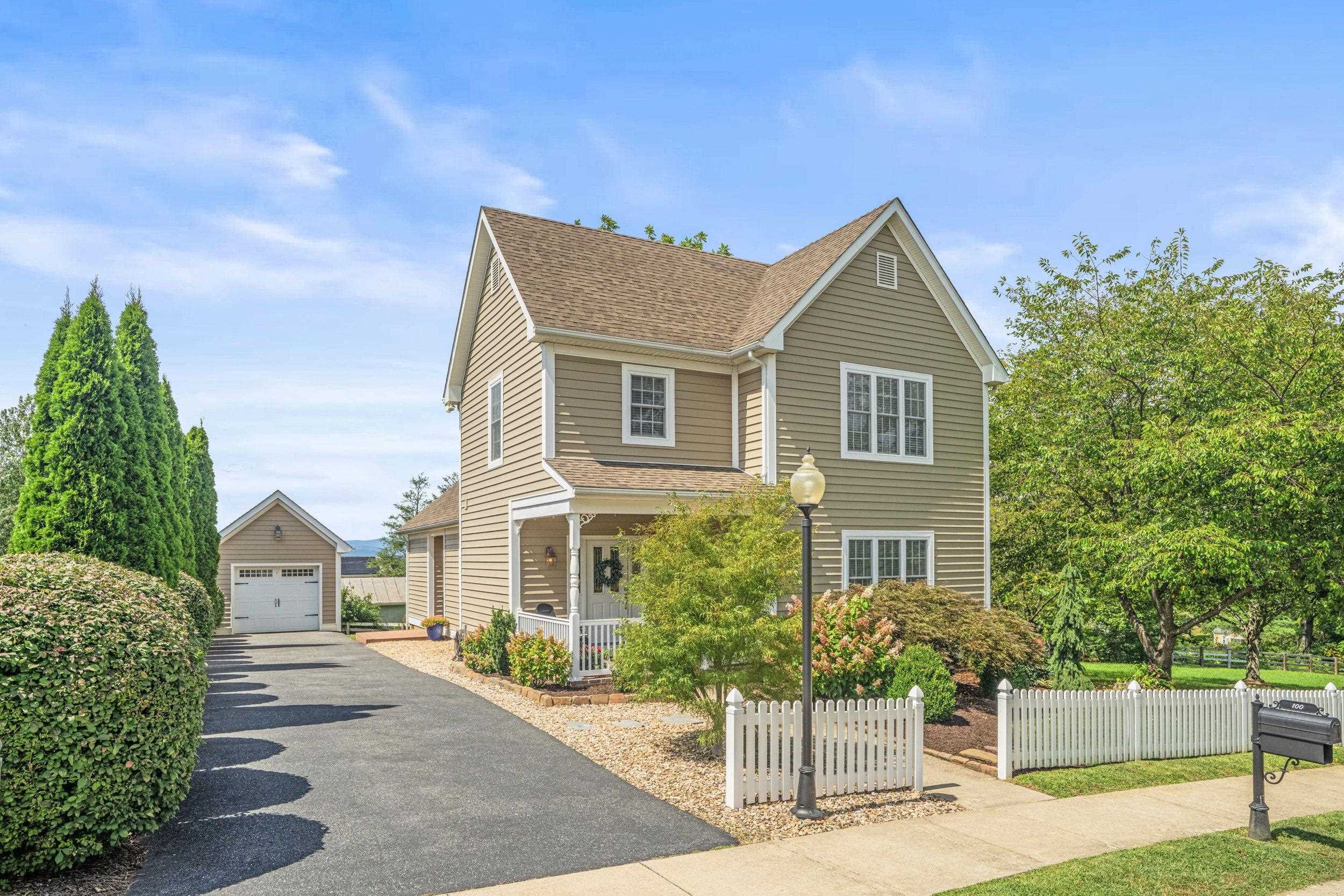 100 BELL CREEK DR, STAUNTON, Virginia 24401, 3 Bedrooms Bedrooms, ,2 BathroomsBathrooms,Residential,100 BELL CREEK DR,667966 MLS # 667966