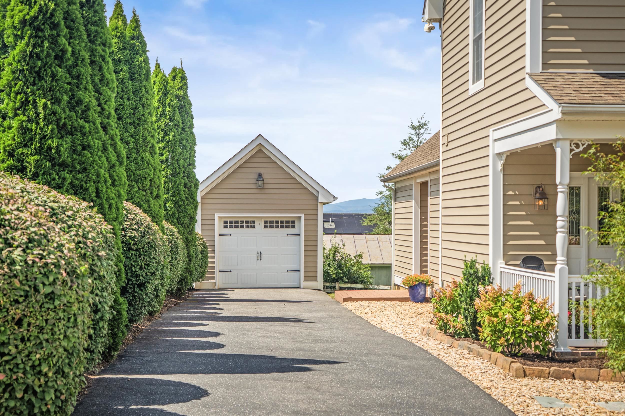 100 BELL CREEK DR, STAUNTON, Virginia 24401, 3 Bedrooms Bedrooms, ,2 BathroomsBathrooms,Residential,100 BELL CREEK DR,667966 MLS # 667966