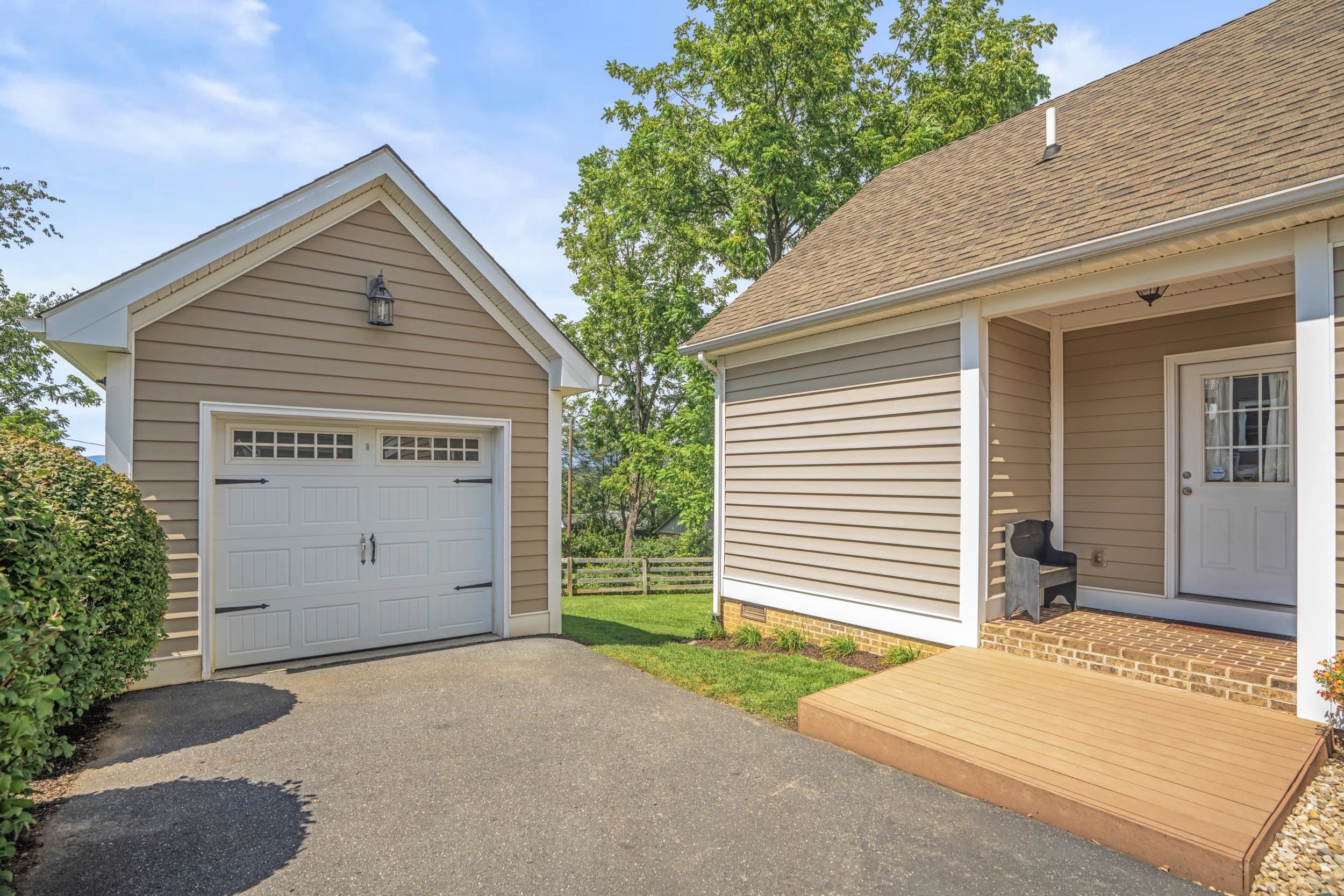 100 BELL CREEK DR, STAUNTON, Virginia 24401, 3 Bedrooms Bedrooms, ,2 BathroomsBathrooms,Residential,100 BELL CREEK DR,667966 MLS # 667966