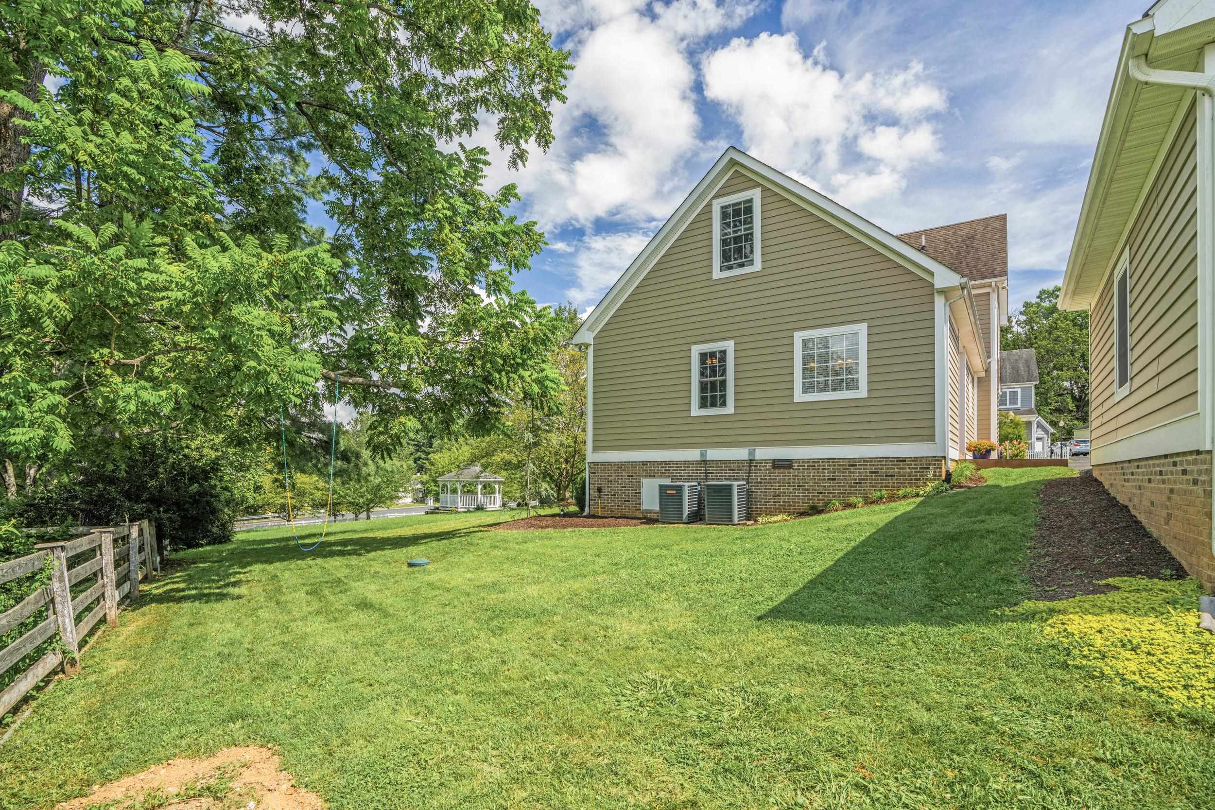 100 BELL CREEK DR, STAUNTON, Virginia 24401, 3 Bedrooms Bedrooms, ,2 BathroomsBathrooms,Residential,100 BELL CREEK DR,667966 MLS # 667966