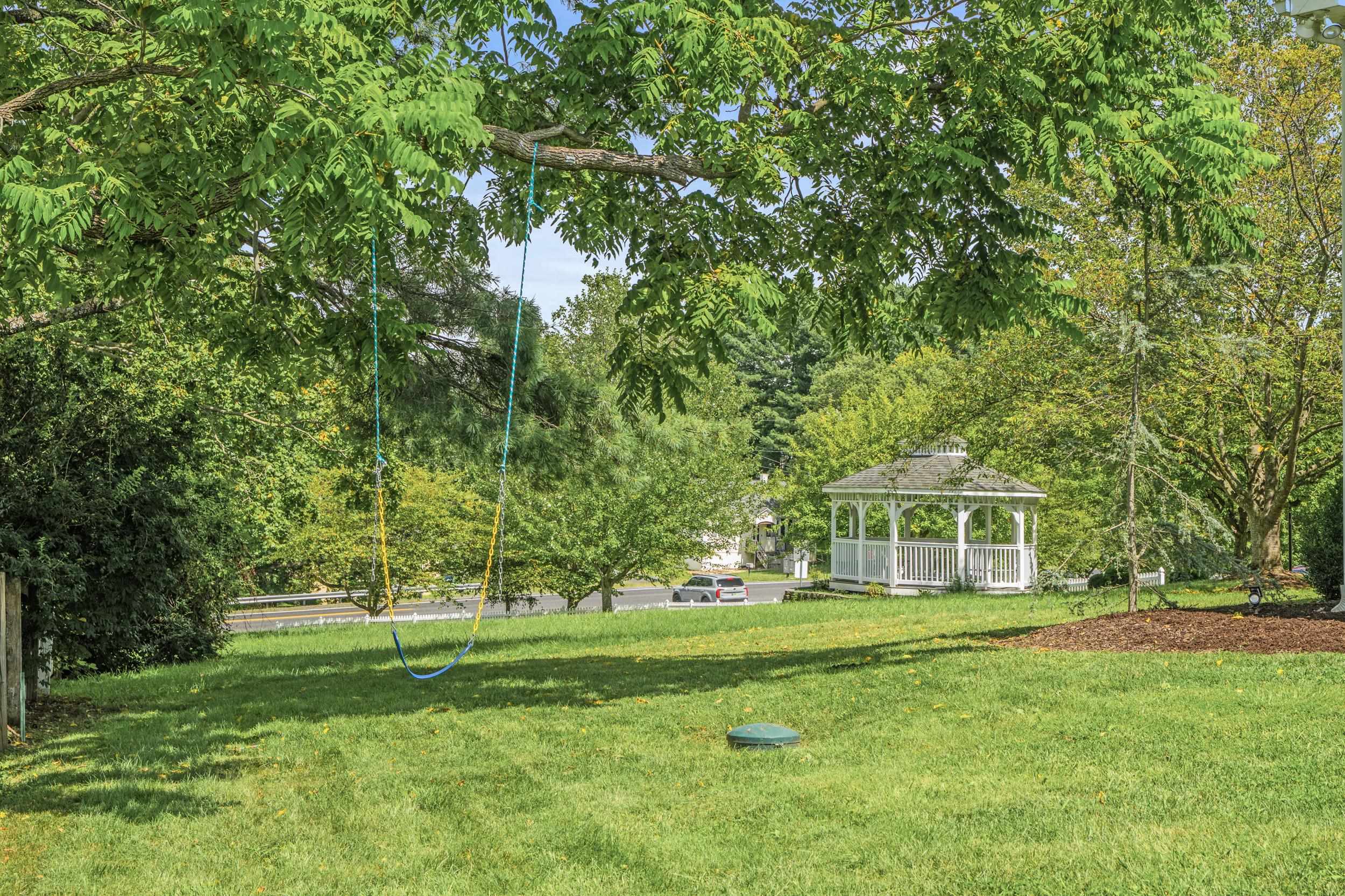 100 BELL CREEK DR, STAUNTON, Virginia 24401, 3 Bedrooms Bedrooms, ,2 BathroomsBathrooms,Residential,100 BELL CREEK DR,667966 MLS # 667966