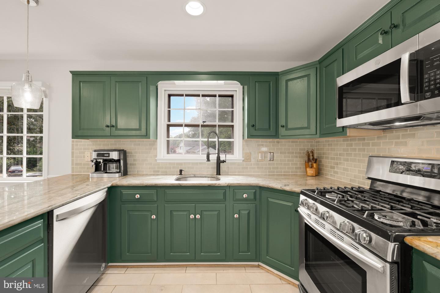 6825 STONEYBROOKE LN, ALEXANDRIA, Virginia 22306, 4 Bedrooms Bedrooms, ,3 BathroomsBathrooms,Residential,For sale,6825 STONEYBROOKE LN,VAFX2261840 MLS # VAFX2261840