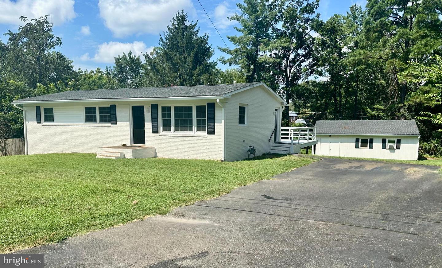 1170 MEANDER DR, CULPEPER, Virginia 22701, 3 Bedrooms Bedrooms, 5 Rooms Rooms,2 BathroomsBathrooms,Residential,For sale,1170 MEANDER DR,VACU2011346 MLS # VACU2011346