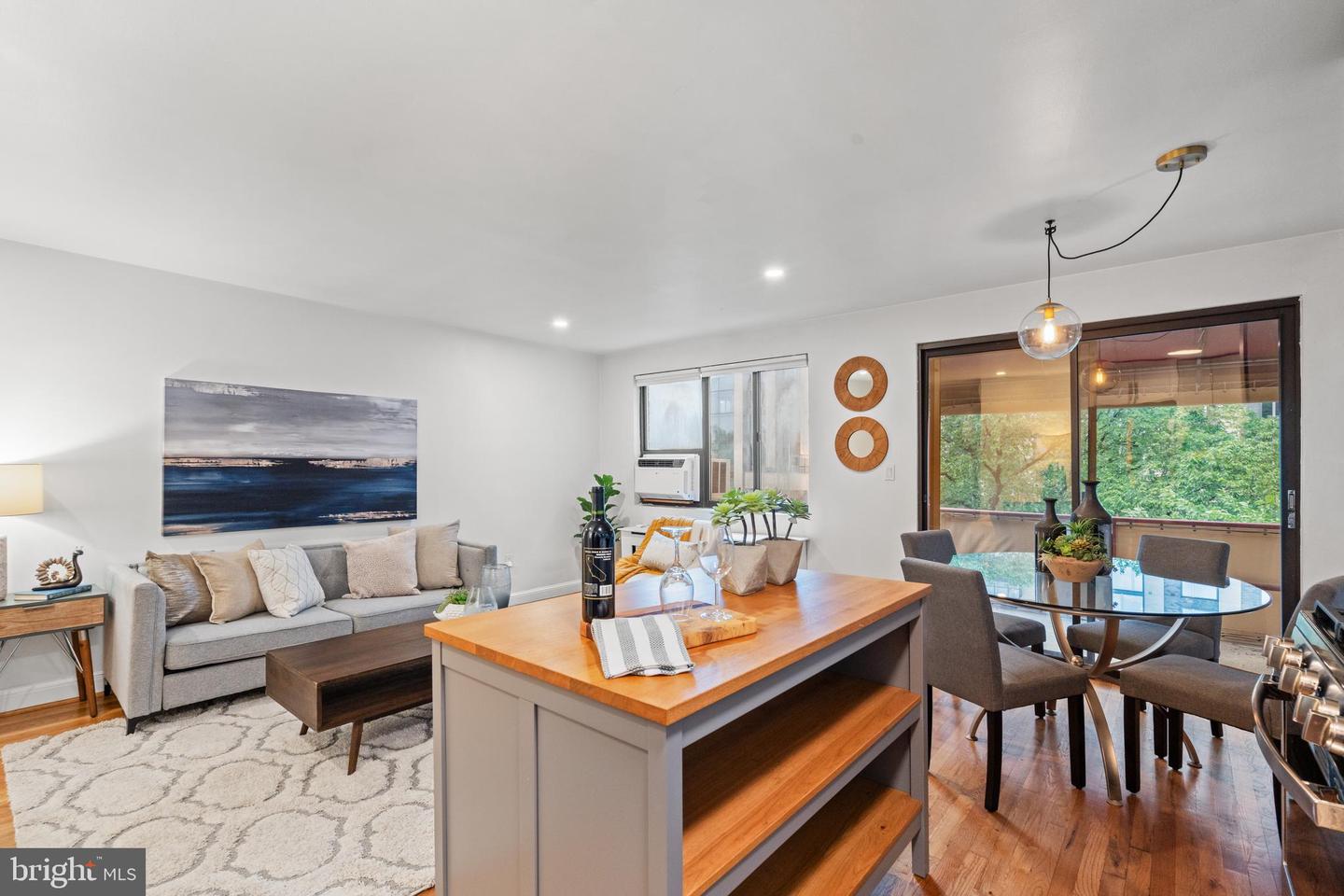 1563 N COLONIAL TER #401-Z, ARLINGTON, Virginia 22209, 2 Bedrooms Bedrooms, ,1 BathroomBathrooms,Residential,For sale,1563 N COLONIAL TER #401-Z,VAAR2062392 MLS # VAAR2062392