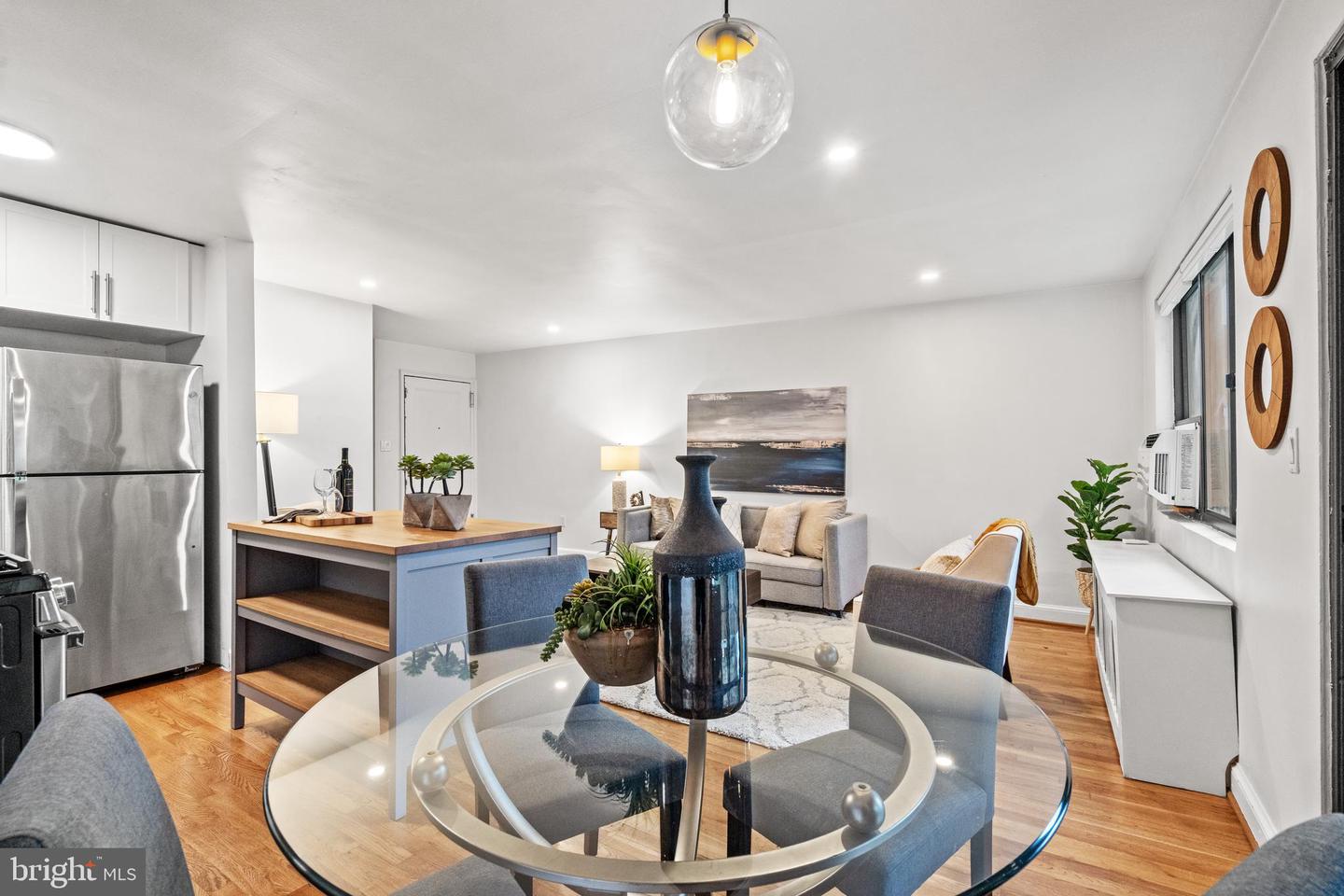 1563 N COLONIAL TER #401-Z, ARLINGTON, Virginia 22209, 2 Bedrooms Bedrooms, ,1 BathroomBathrooms,Residential,For sale,1563 N COLONIAL TER #401-Z,VAAR2062392 MLS # VAAR2062392