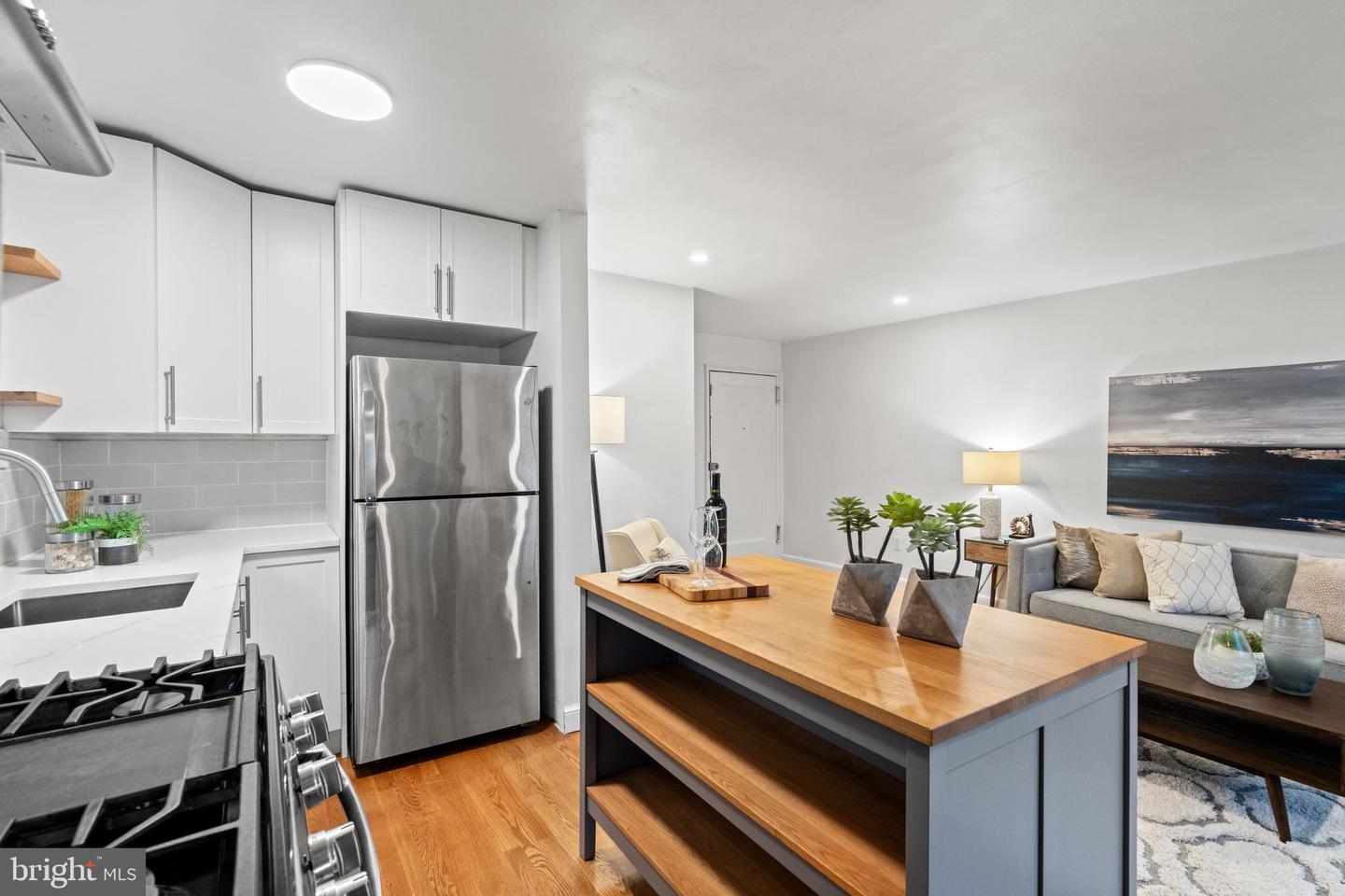 1563 N COLONIAL TER #401-Z, ARLINGTON, Virginia 22209, 2 Bedrooms Bedrooms, ,1 BathroomBathrooms,Residential,For sale,1563 N COLONIAL TER #401-Z,VAAR2062392 MLS # VAAR2062392