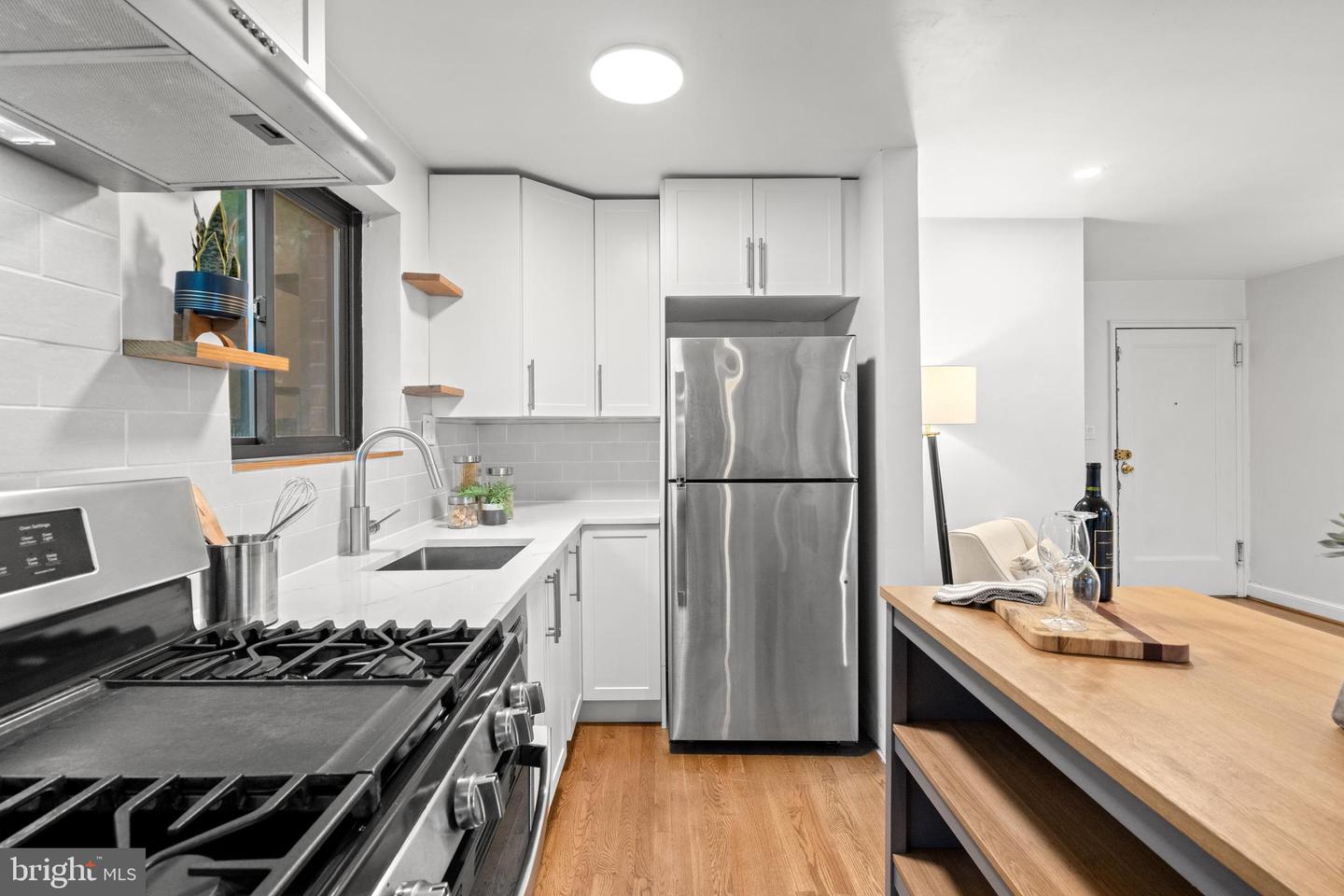 1563 N COLONIAL TER #401-Z, ARLINGTON, Virginia 22209, 2 Bedrooms Bedrooms, ,1 BathroomBathrooms,Residential,For sale,1563 N COLONIAL TER #401-Z,VAAR2062392 MLS # VAAR2062392