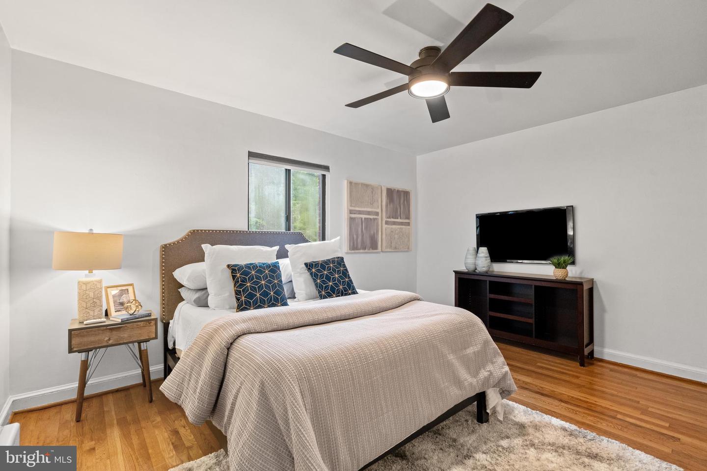 1563 N COLONIAL TER #401-Z, ARLINGTON, Virginia 22209, 2 Bedrooms Bedrooms, ,1 BathroomBathrooms,Residential,For sale,1563 N COLONIAL TER #401-Z,VAAR2062392 MLS # VAAR2062392