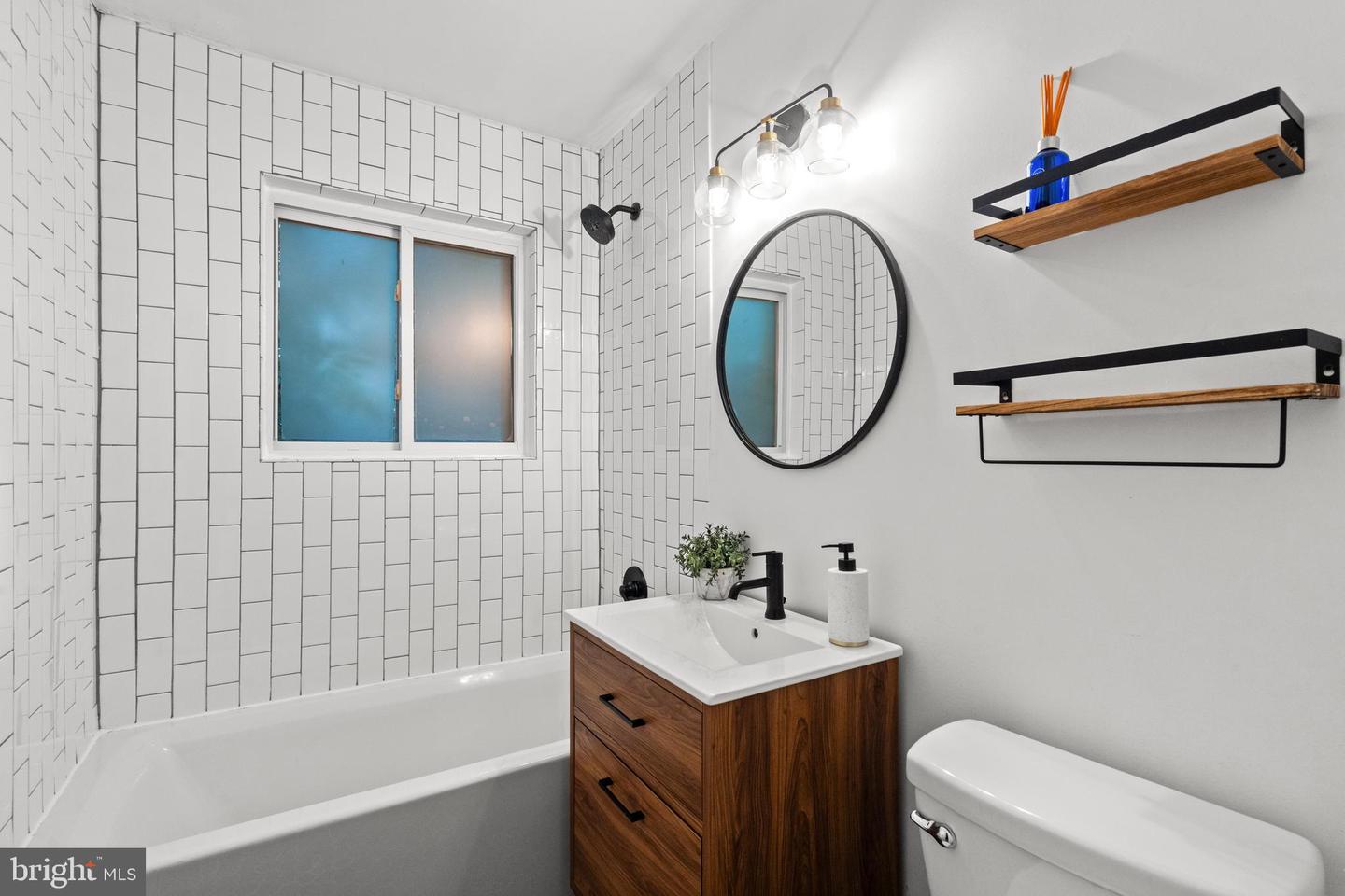 1563 N COLONIAL TER #401-Z, ARLINGTON, Virginia 22209, 2 Bedrooms Bedrooms, ,1 BathroomBathrooms,Residential,For sale,1563 N COLONIAL TER #401-Z,VAAR2062392 MLS # VAAR2062392