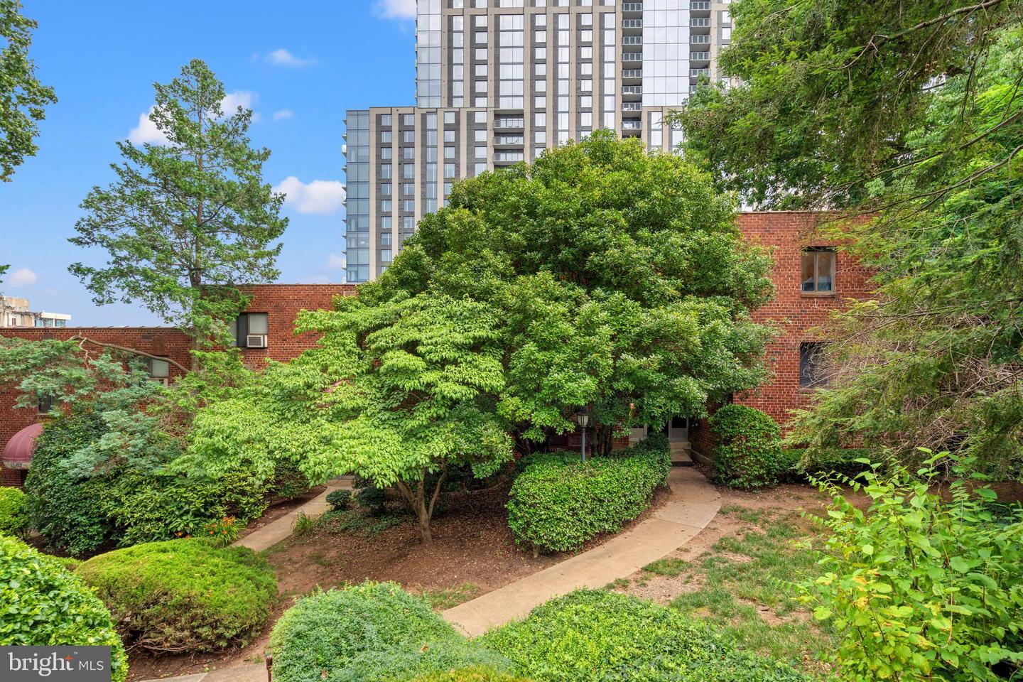 1563 N COLONIAL TER #401-Z, ARLINGTON, Virginia 22209, 2 Bedrooms Bedrooms, ,1 BathroomBathrooms,Residential,For sale,1563 N COLONIAL TER #401-Z,VAAR2062392 MLS # VAAR2062392