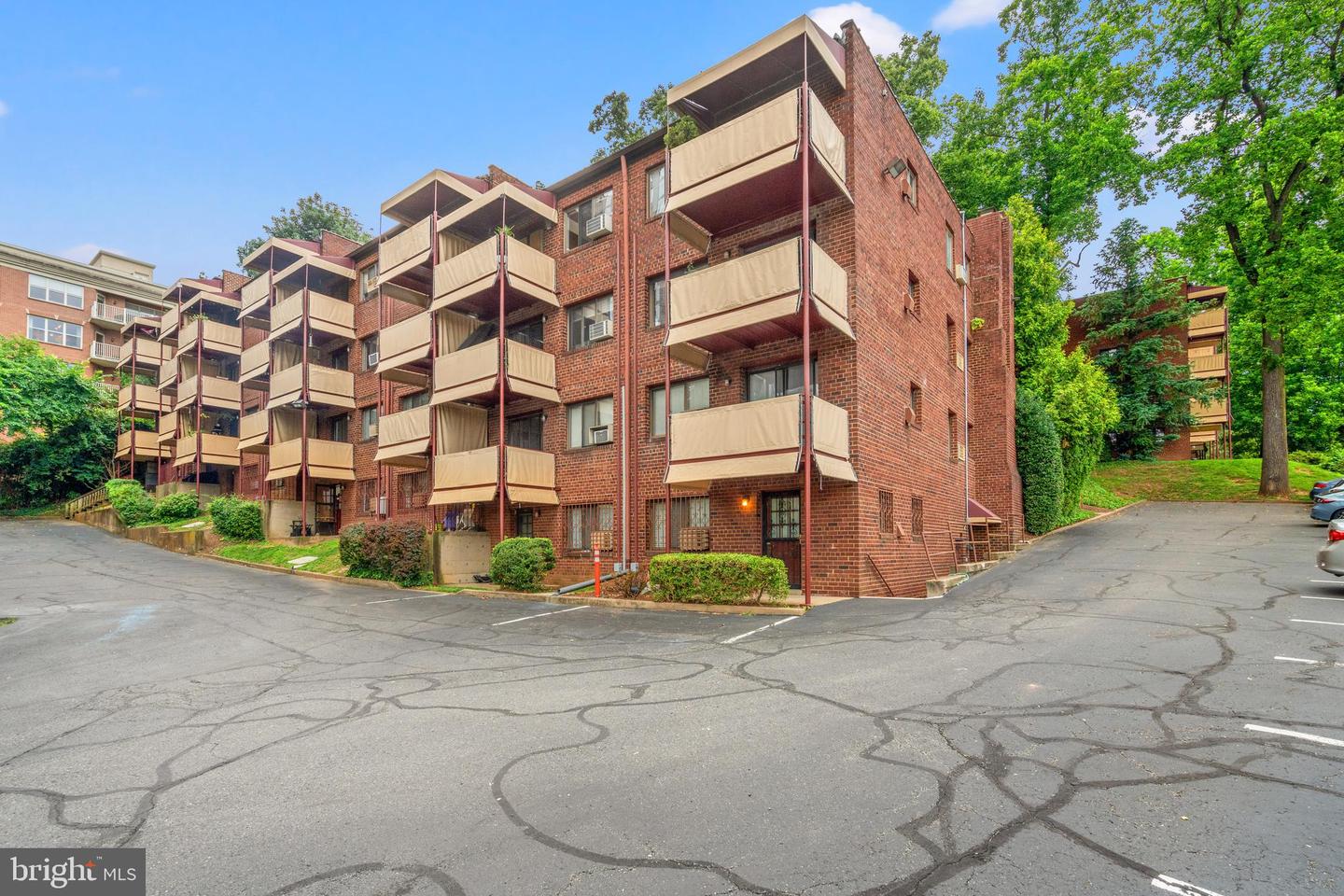 1563 N COLONIAL TER #401-Z, ARLINGTON, Virginia 22209, 2 Bedrooms Bedrooms, ,1 BathroomBathrooms,Residential,For sale,1563 N COLONIAL TER #401-Z,VAAR2062392 MLS # VAAR2062392