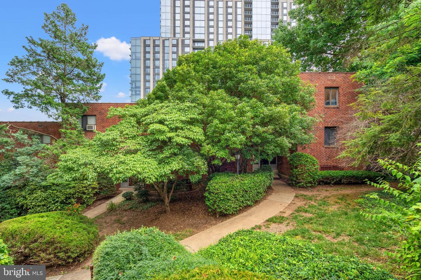 1563 N COLONIAL TER #401-Z, ARLINGTON, Virginia 22209, 2 Bedrooms Bedrooms, ,1 BathroomBathrooms,Residential,For sale,1563 N COLONIAL TER #401-Z,VAAR2062392 MLS # VAAR2062392
