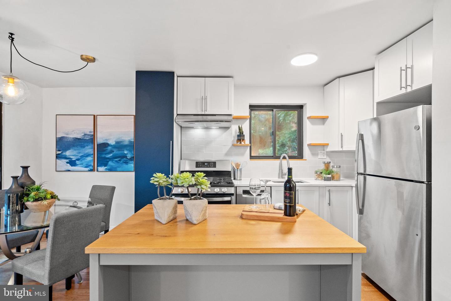 1563 N COLONIAL TER #401-Z, ARLINGTON, Virginia 22209, 2 Bedrooms Bedrooms, ,1 BathroomBathrooms,Residential,For sale,1563 N COLONIAL TER #401-Z,VAAR2062392 MLS # VAAR2062392