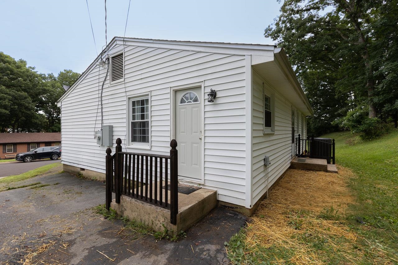 607 DAVID ST, STAUNTON, Virginia 24401, 3 Bedrooms Bedrooms, ,1 BathroomBathrooms,Residential,607 DAVID ST,667972 MLS # 667972