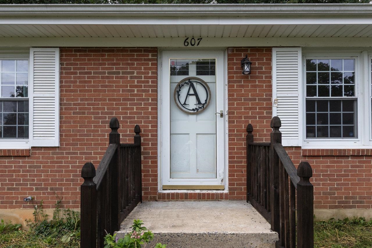 607 DAVID ST, STAUNTON, Virginia 24401, 3 Bedrooms Bedrooms, ,1 BathroomBathrooms,Residential,607 DAVID ST,667972 MLS # 667972