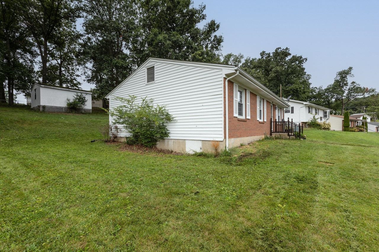 607 DAVID ST, STAUNTON, Virginia 24401, 3 Bedrooms Bedrooms, ,1 BathroomBathrooms,Residential,607 DAVID ST,667972 MLS # 667972