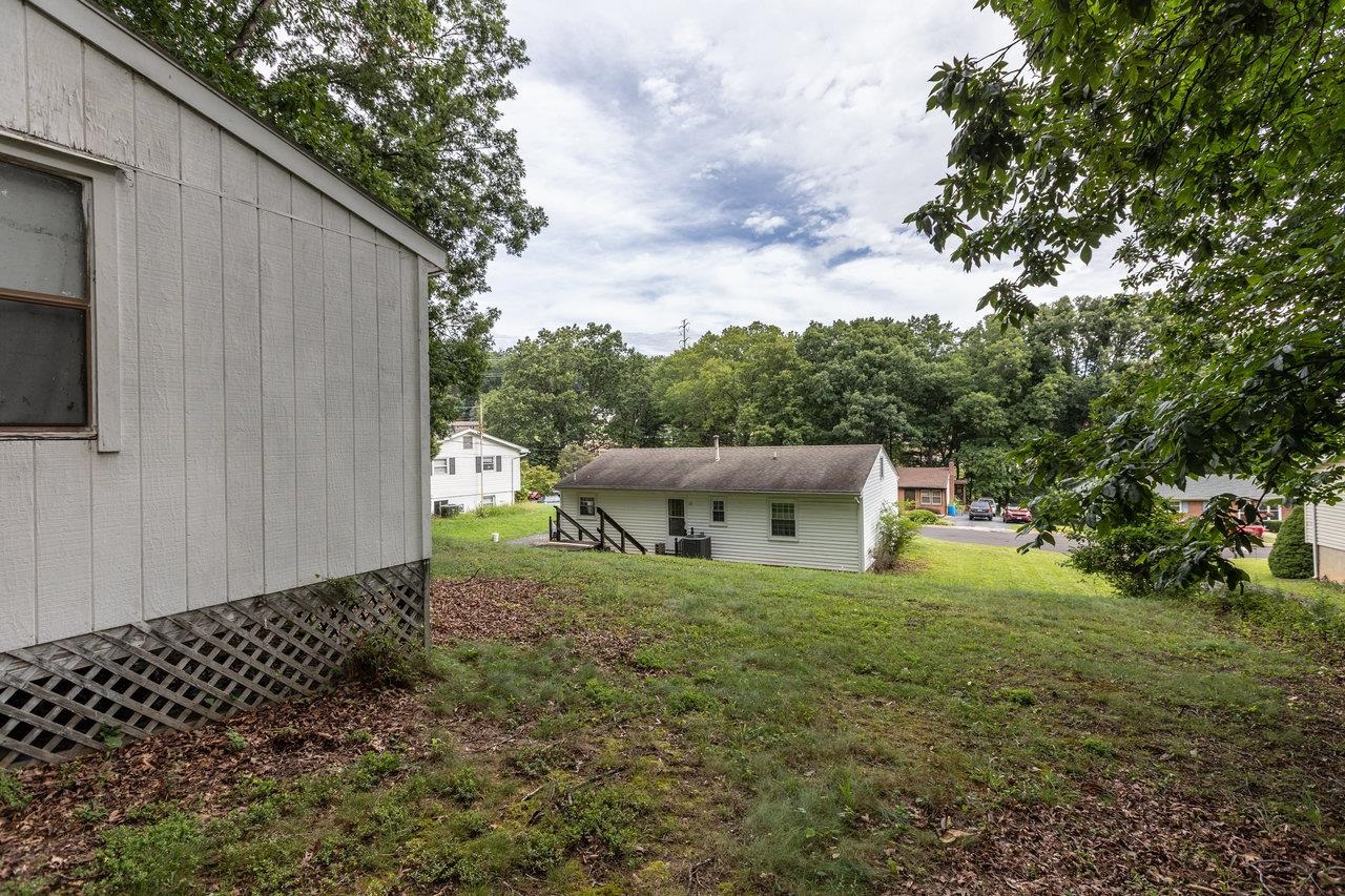 607 DAVID ST, STAUNTON, Virginia 24401, 3 Bedrooms Bedrooms, ,1 BathroomBathrooms,Residential,607 DAVID ST,667972 MLS # 667972