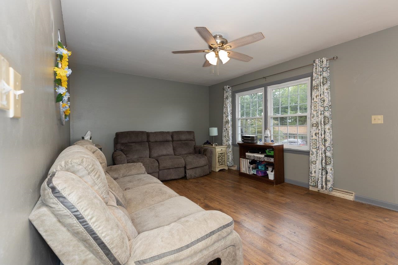 607 DAVID ST, STAUNTON, Virginia 24401, 3 Bedrooms Bedrooms, ,1 BathroomBathrooms,Residential,607 DAVID ST,667972 MLS # 667972
