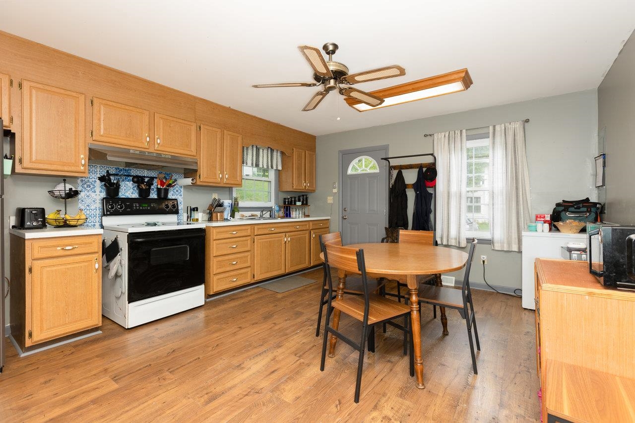 607 DAVID ST, STAUNTON, Virginia 24401, 3 Bedrooms Bedrooms, ,1 BathroomBathrooms,Residential,607 DAVID ST,667972 MLS # 667972