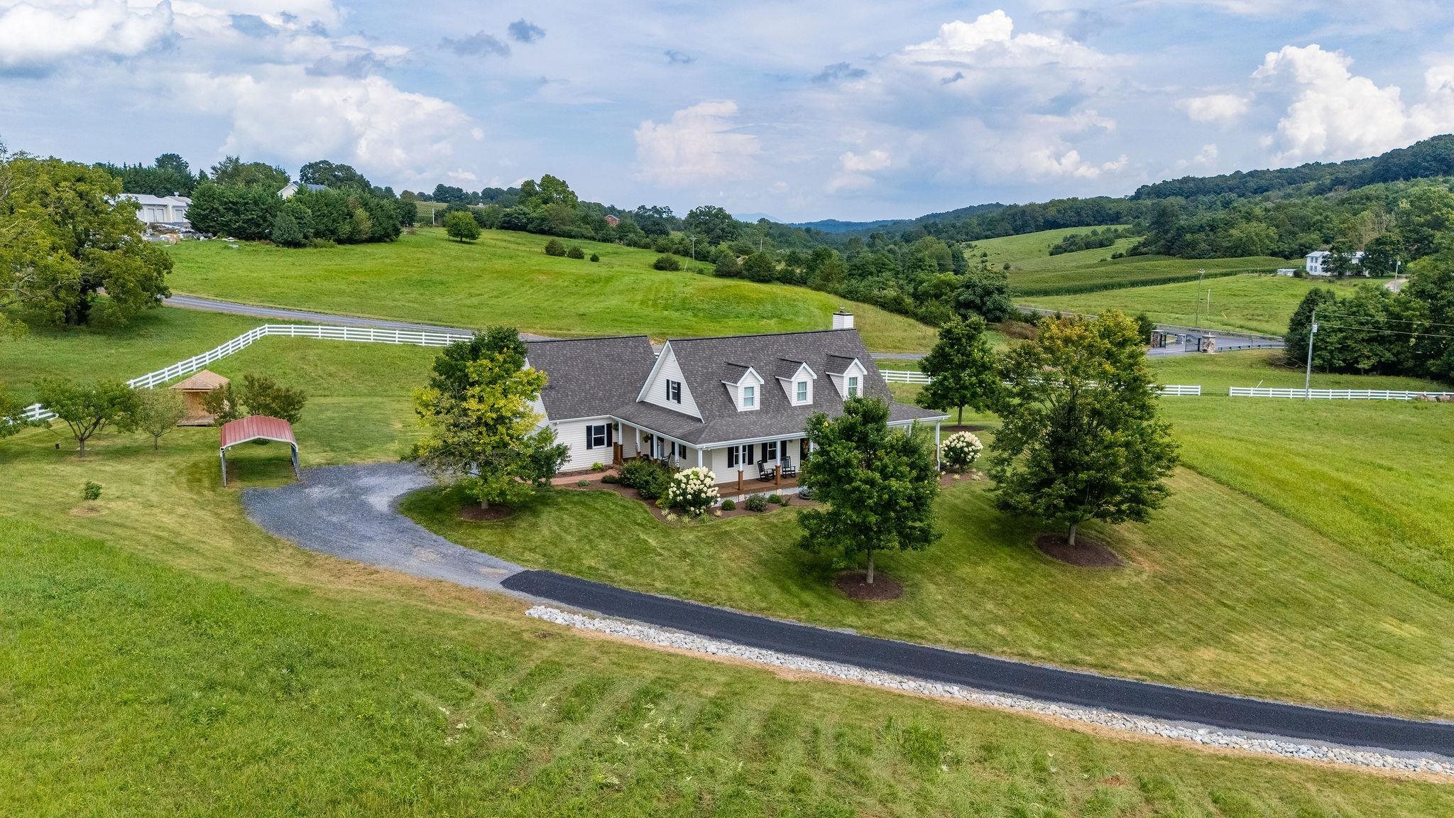 3008 SPRING HILL RD, STAUNTON, Virginia 24401, 4 Bedrooms Bedrooms, ,2 BathroomsBathrooms,Residential,3008 SPRING HILL RD,667974 MLS # 667974