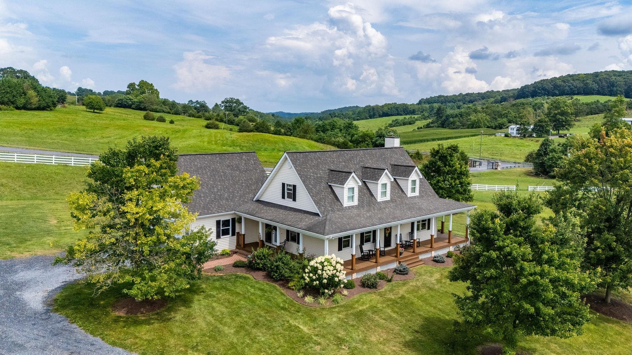 3008 SPRING HILL RD, STAUNTON, Virginia 24401, 4 Bedrooms Bedrooms, ,2 BathroomsBathrooms,Residential,3008 SPRING HILL RD,667974 MLS # 667974