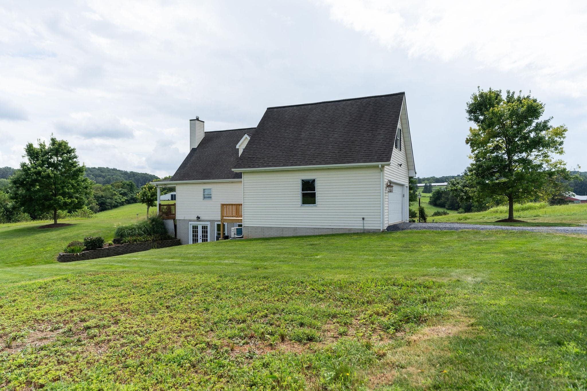 3008 SPRING HILL RD, STAUNTON, Virginia 24401, 4 Bedrooms Bedrooms, ,2 BathroomsBathrooms,Residential,3008 SPRING HILL RD,667974 MLS # 667974
